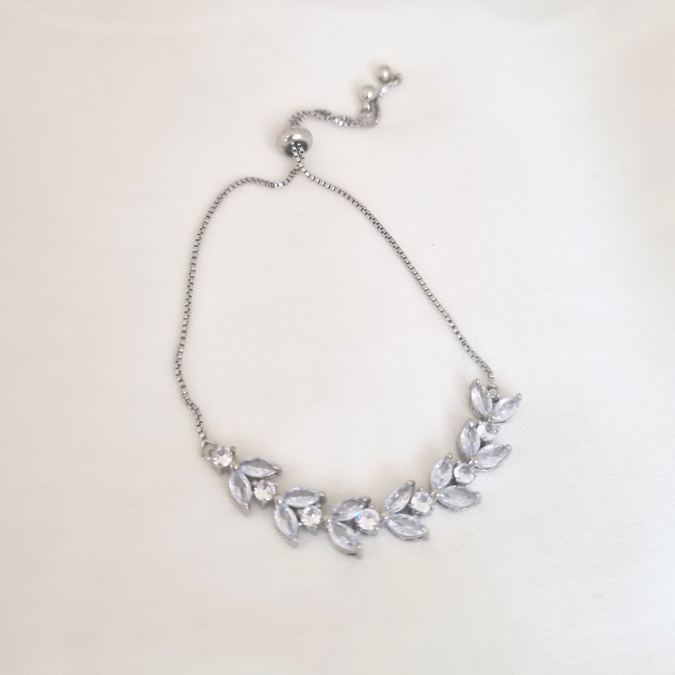PP816 Pulsera Plateada 7 hojas ajustable