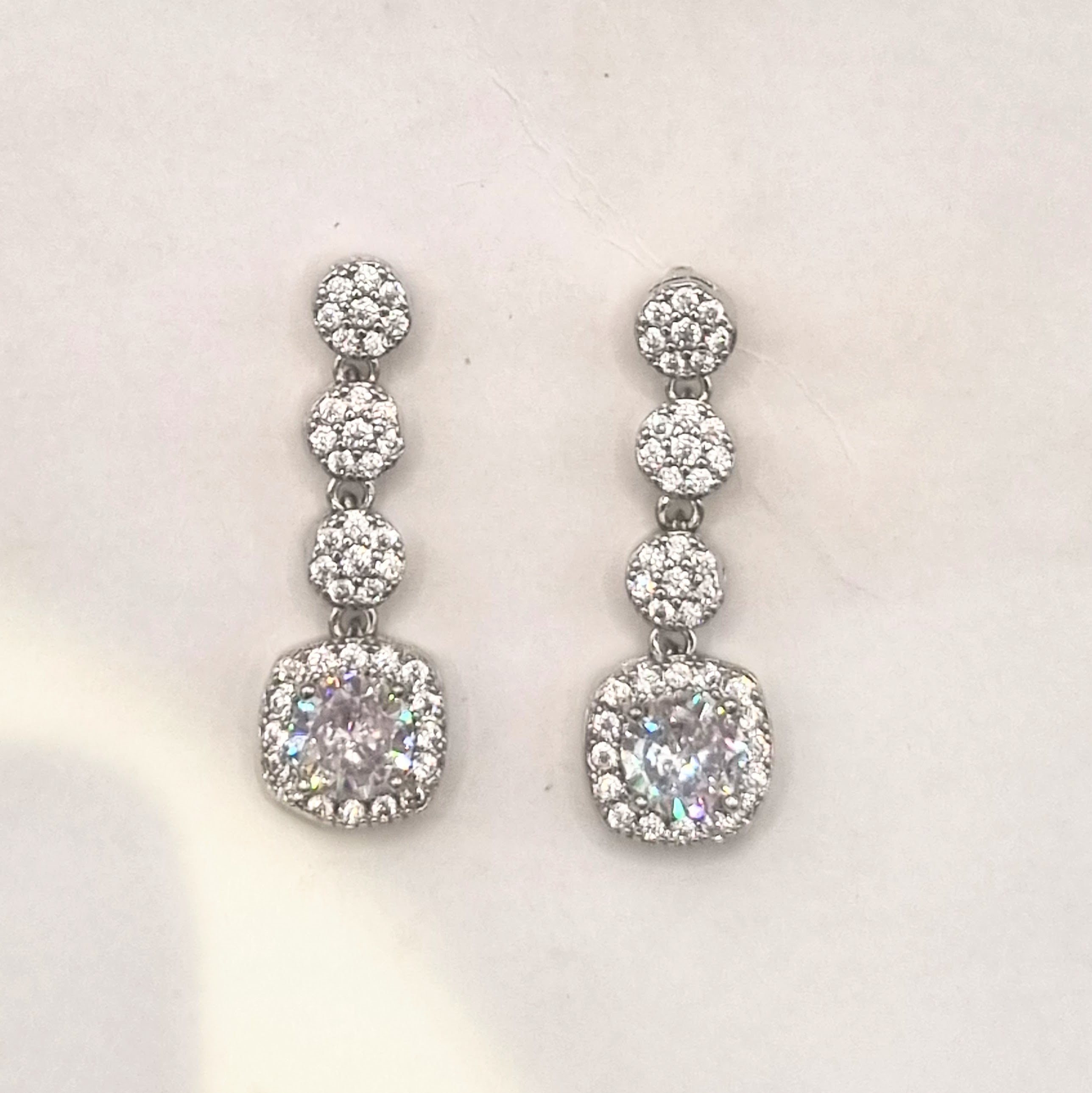 AP867 Aretes Plateados Cuadros