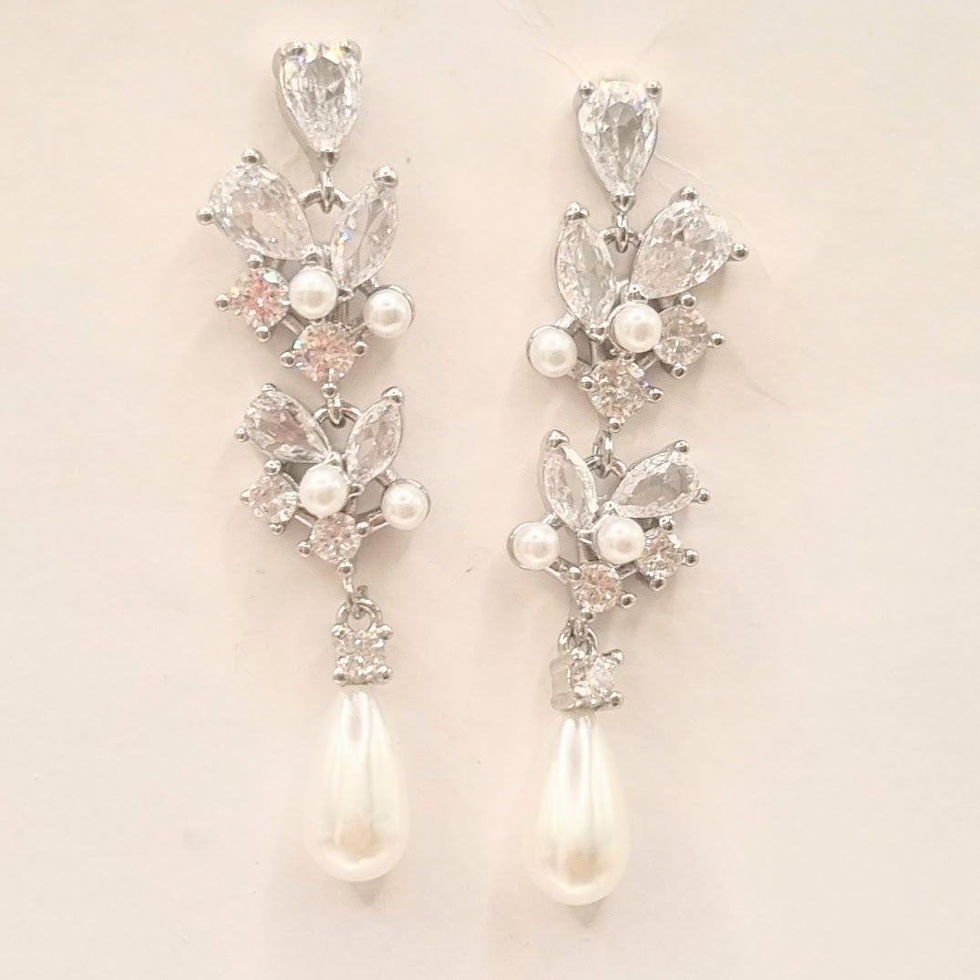 AP696 Aretes plateados largos perlitas