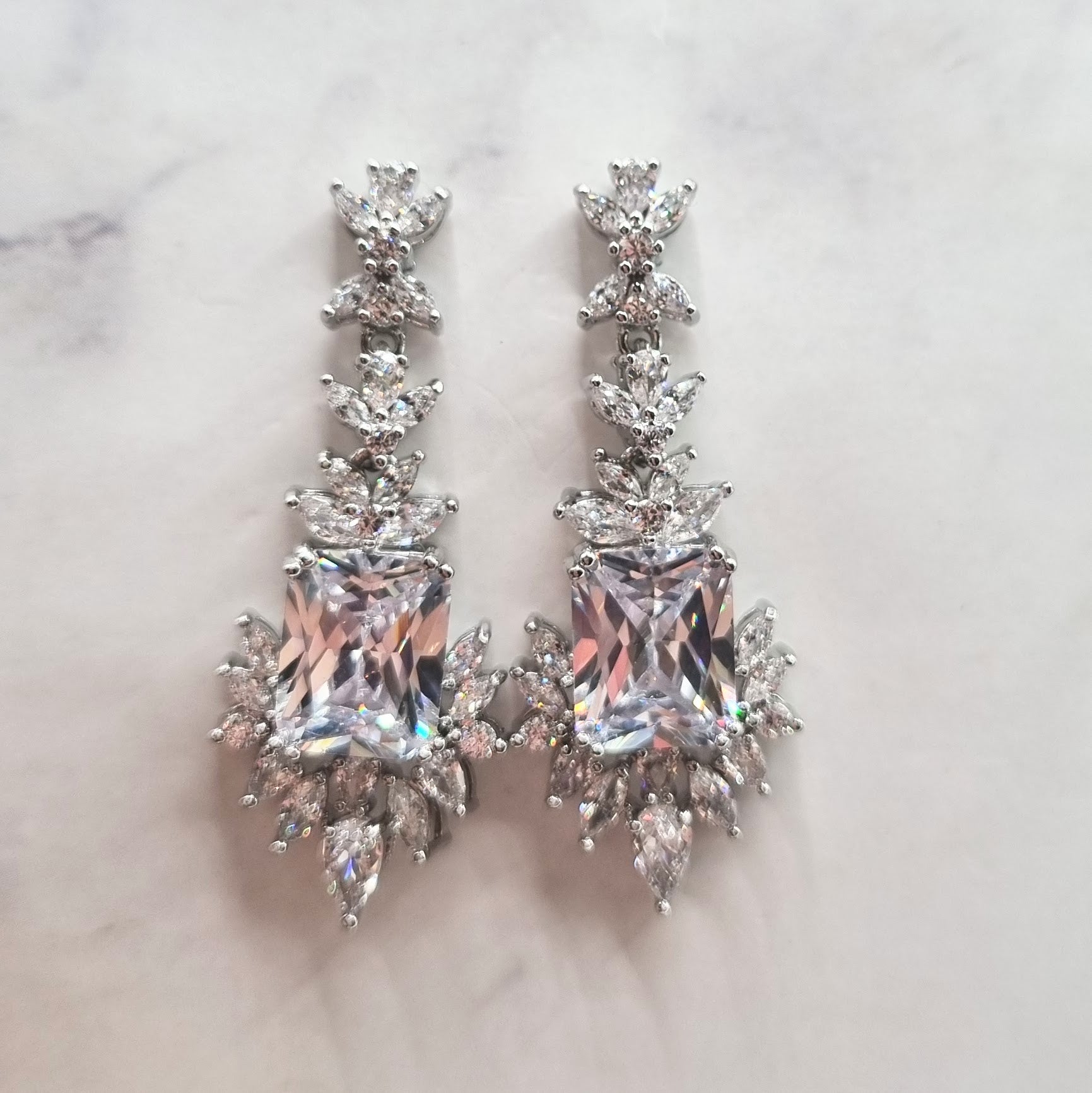 AP858 Aretes Plateados Hoja Gota Cuadro Largos