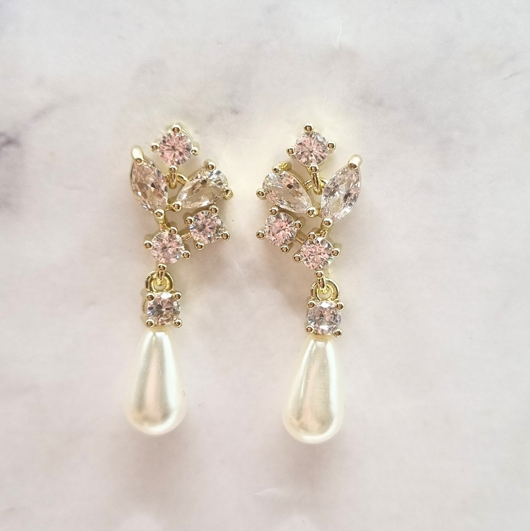 AD1009 ARETES DORADOS PERLITA