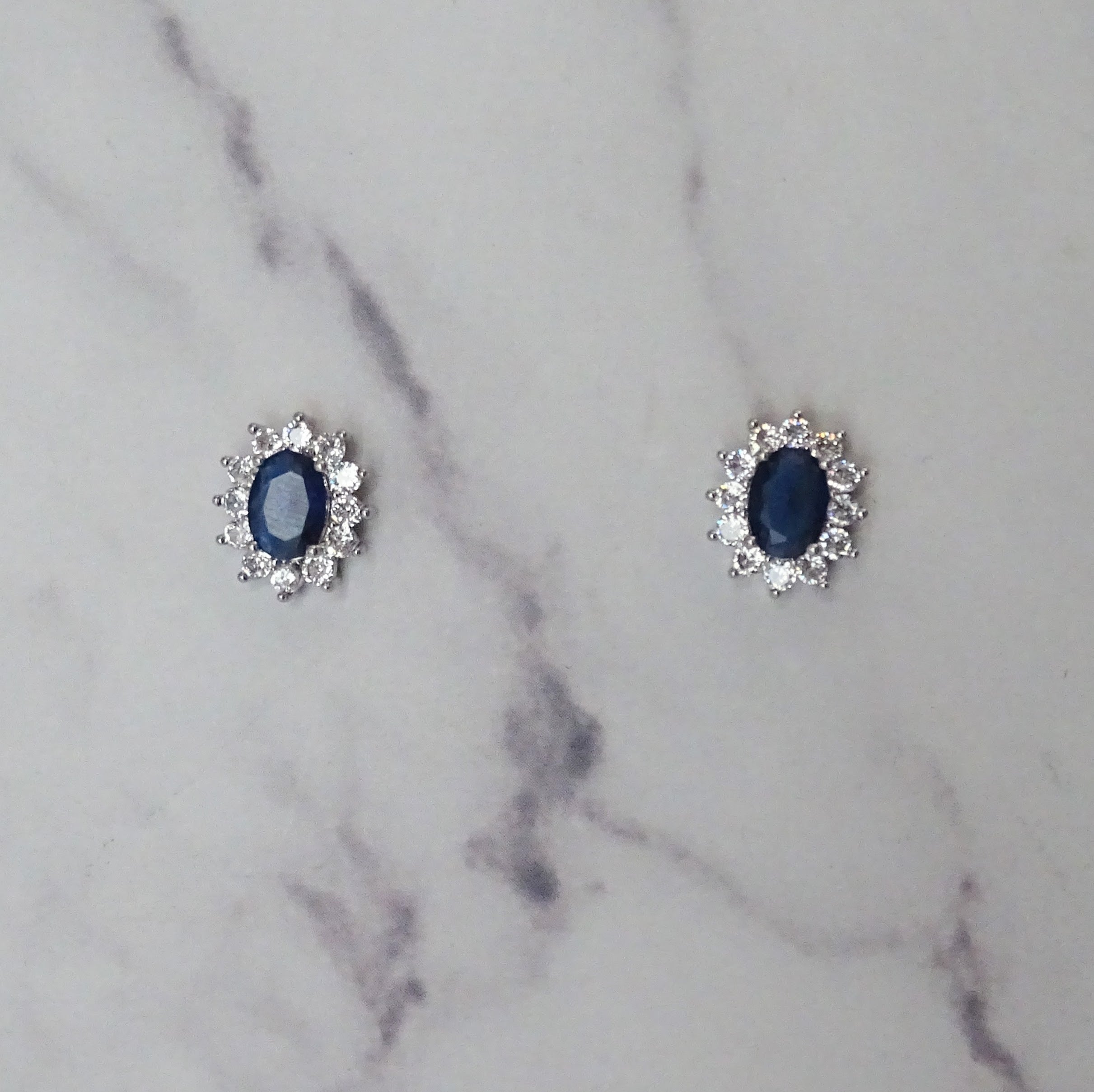 AP342 Aretes Plateados Lady Di Azul
