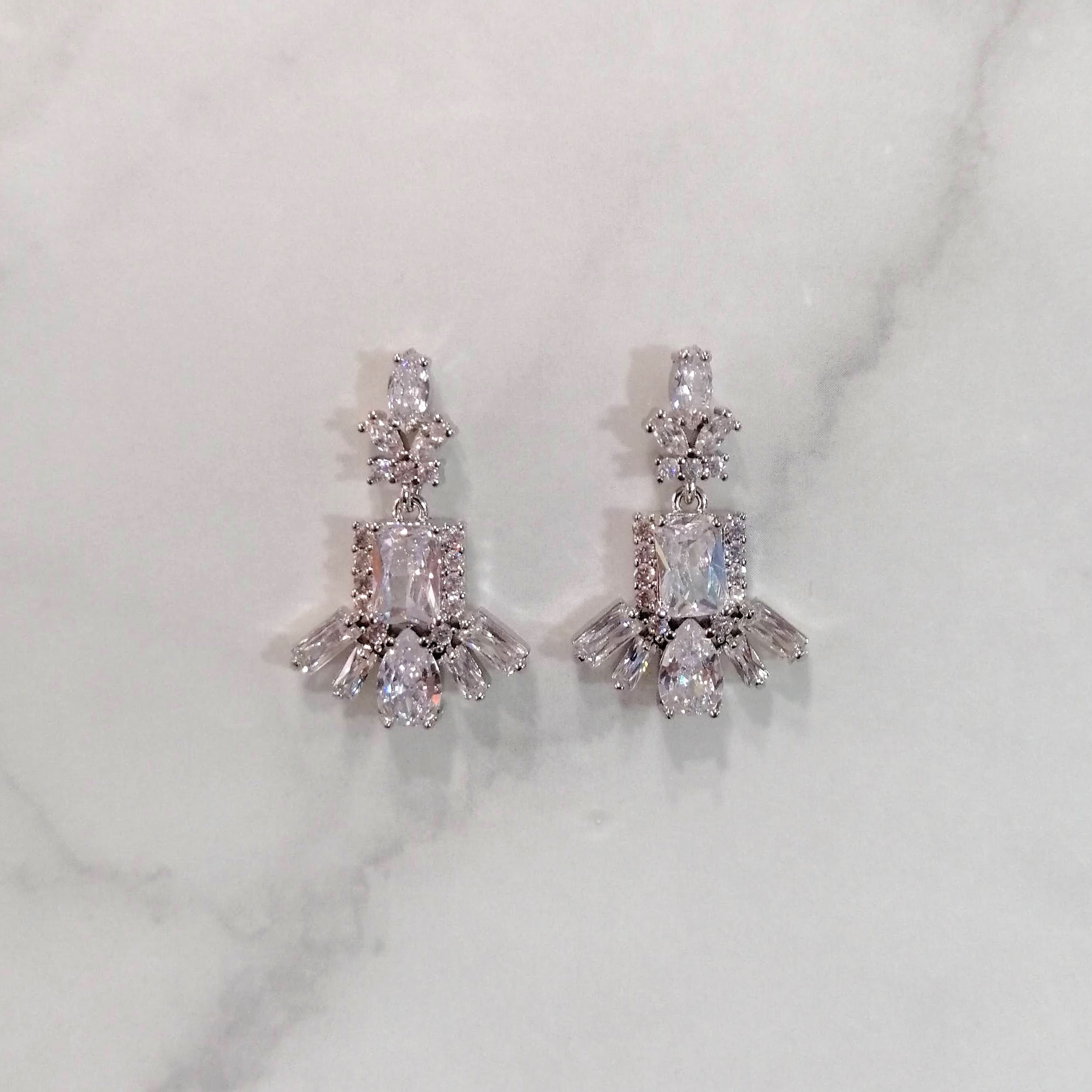 AP863 ARETES PLATEADOS BROCHA