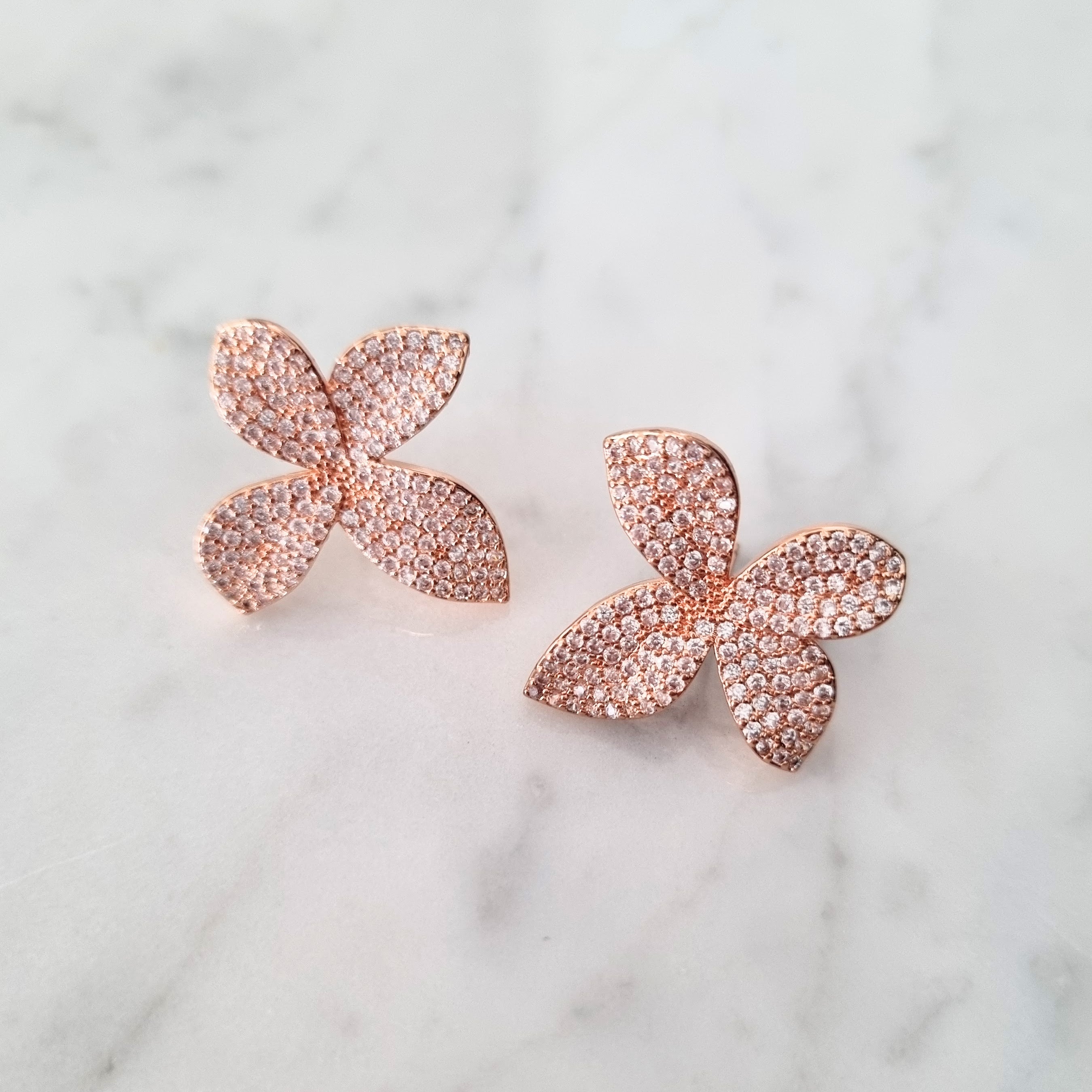 AR779 ARETES ROSAS FLOR FORR CH