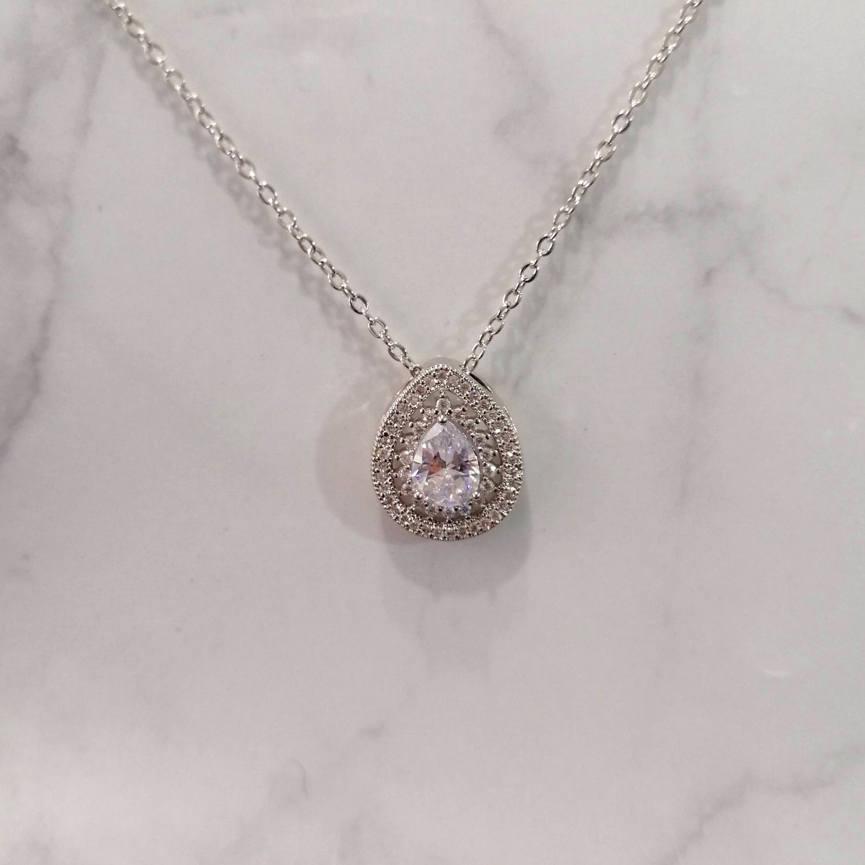 CP871 COLLAR PLATEADO GOTA DOBLE MARCO