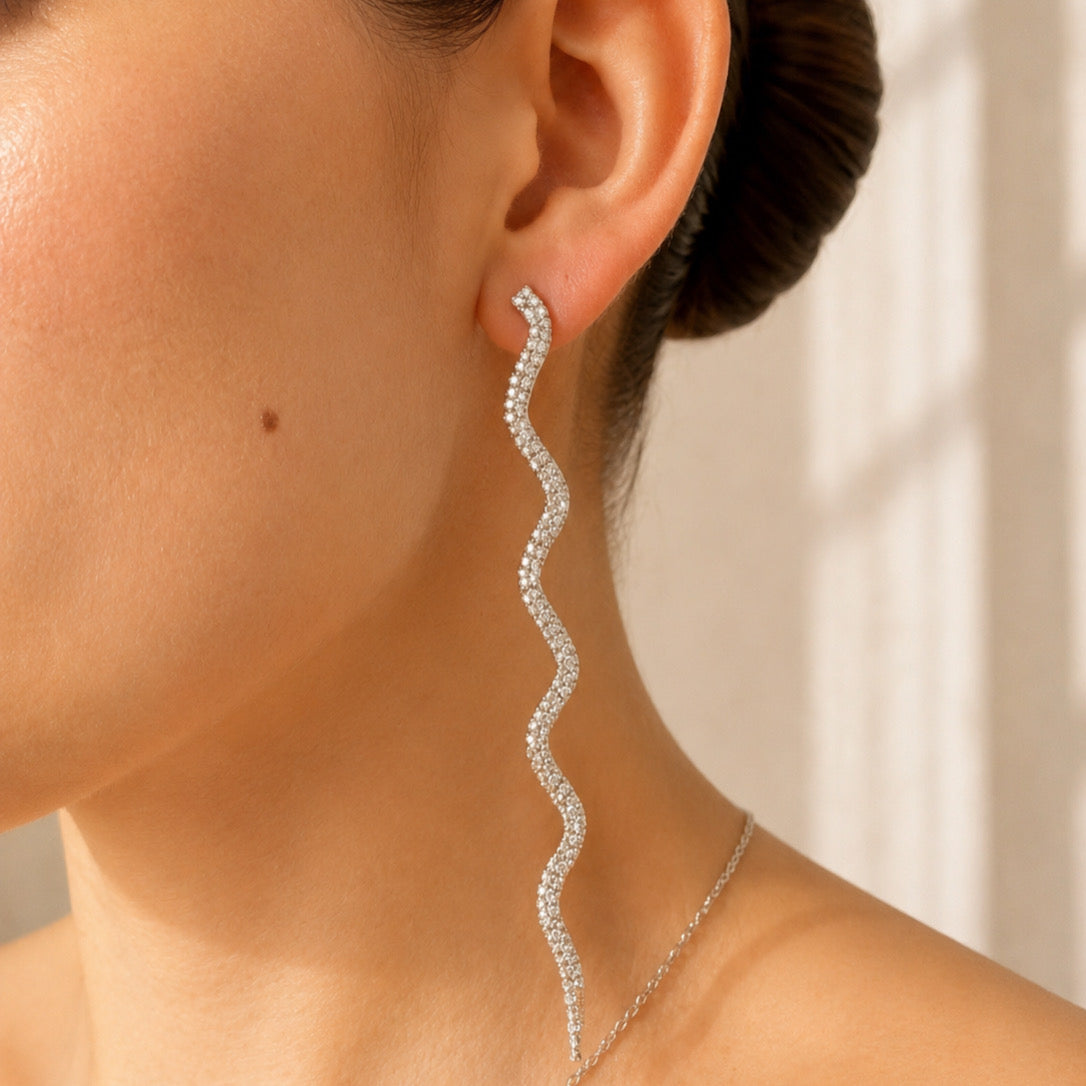 AP972 ARETES PLATEADOS LARGOS ONDULADOS