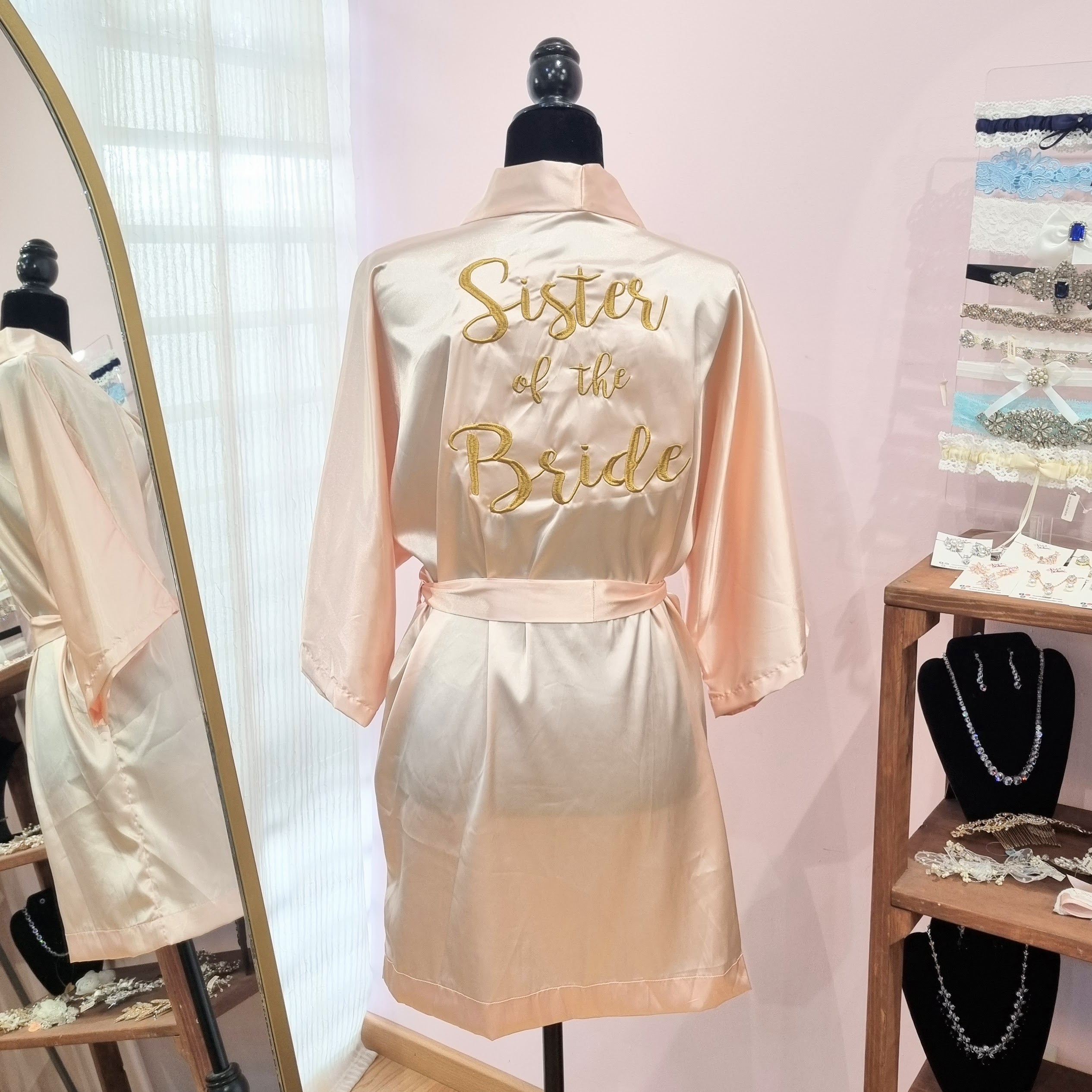 Bata Blush Bordada Entrega Inmediata Sister of the Bride Talla L
