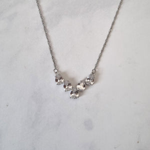 CP225 Collar Plateado 5 Gotas