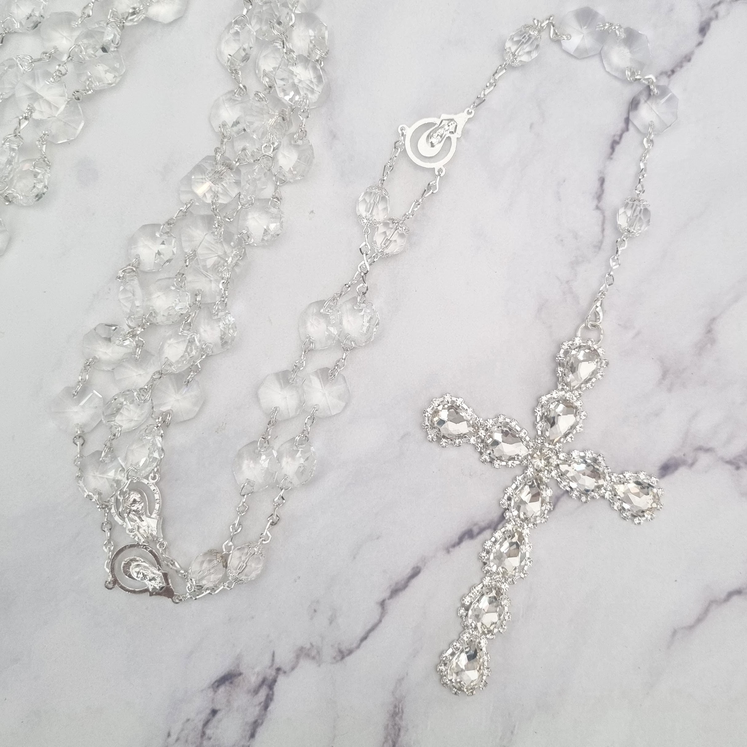 LP140 Lazo Chapa de Plata Octágono con Cruz de Gota