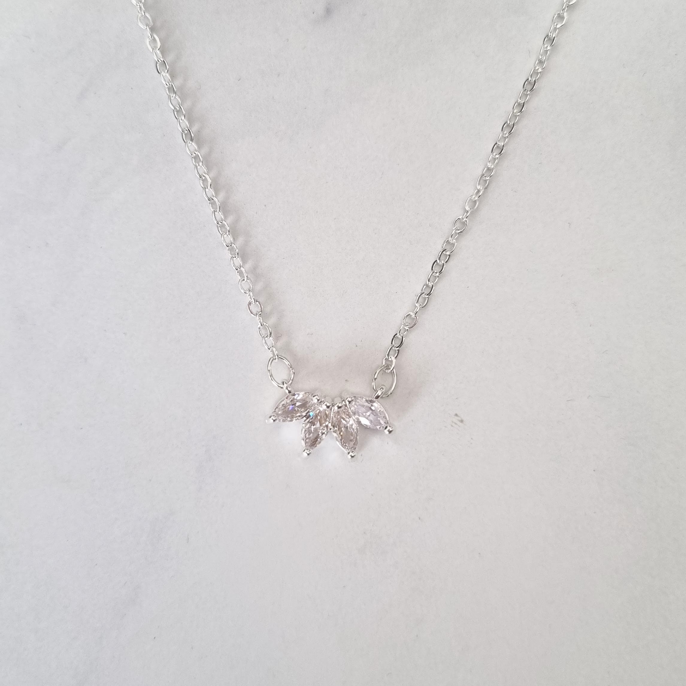 CP254 Collar Plata Medio Circ