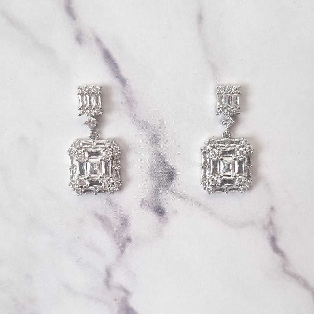 AP229 Aretes Plateados Cuadros con Doble Marco