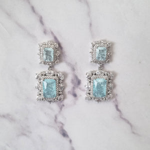 AP230 Aretes Plateados Bagguette Celeste
