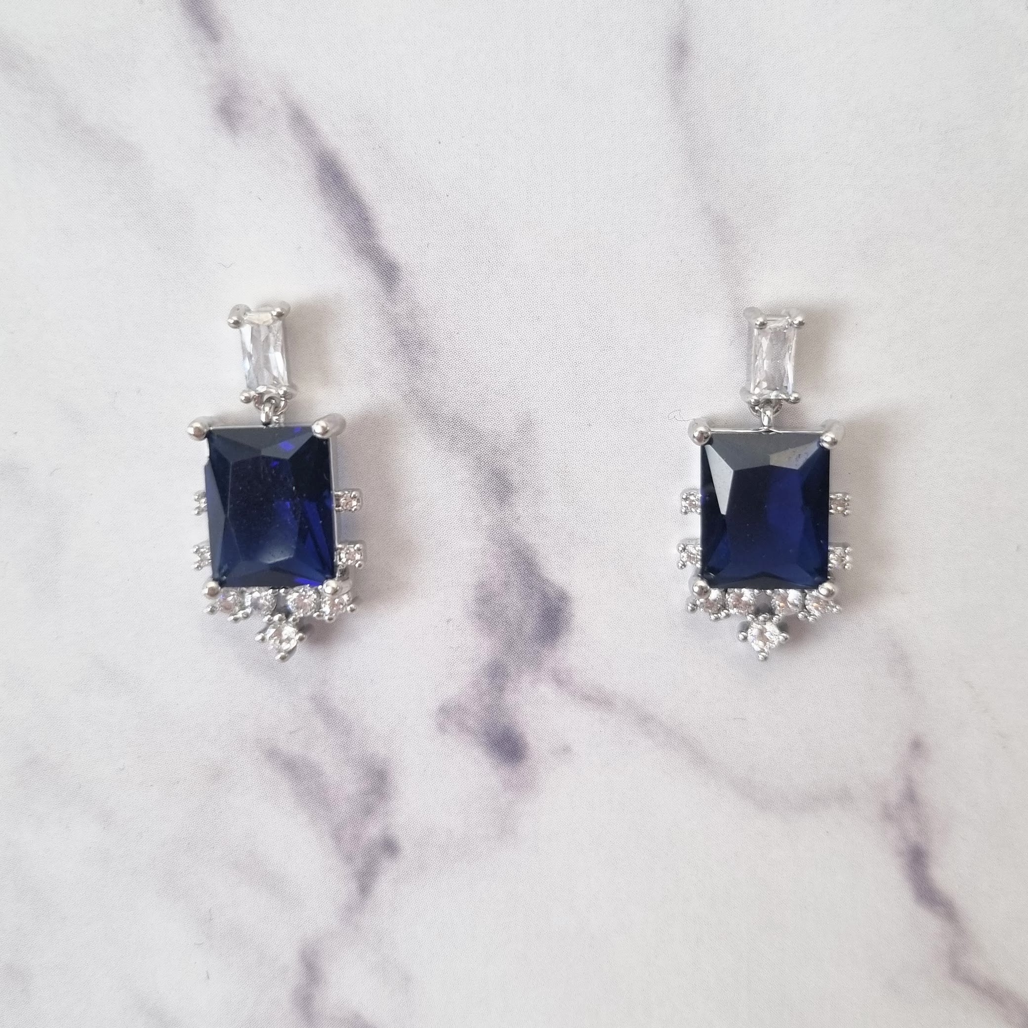 AP239 Aretes Plateados Bagguette Azul Marino