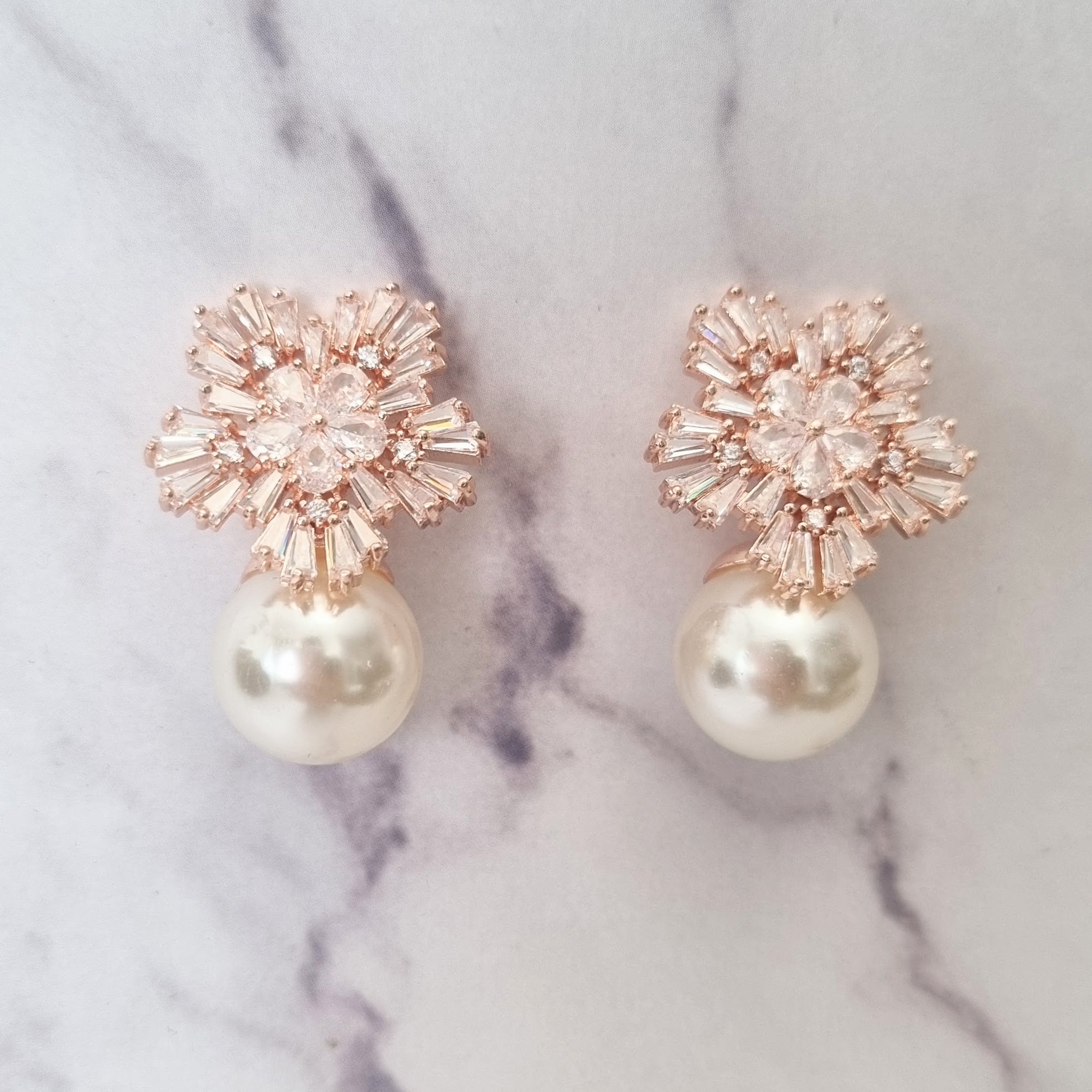 AR243 Aretes Rosas Estrella con Perla