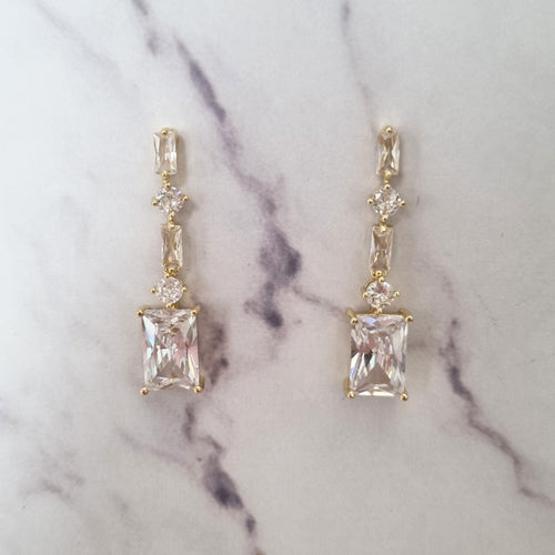 AD371 Aretes Dorados Largos Baguette