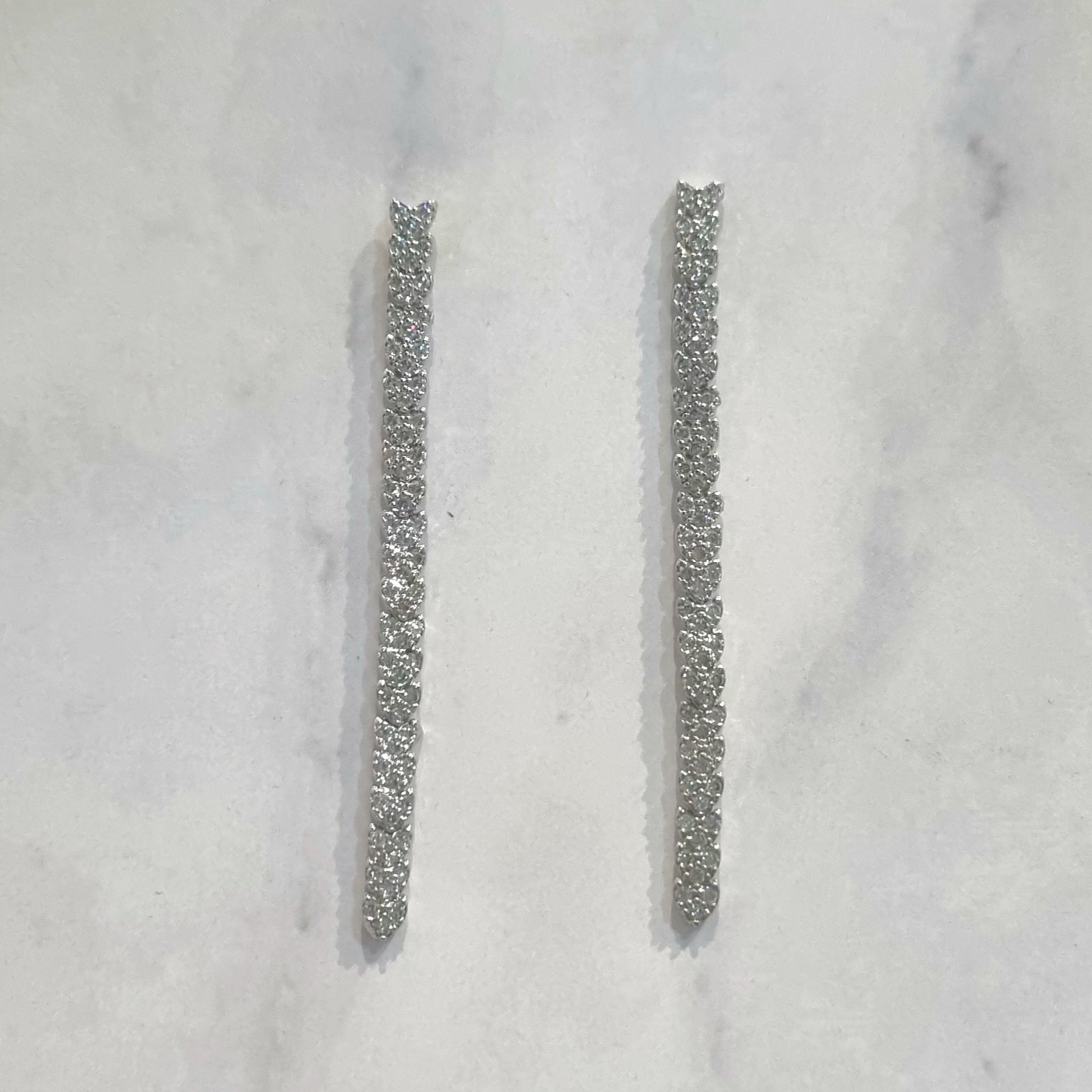 AP504 ARETES LARGOS CORAZÓN