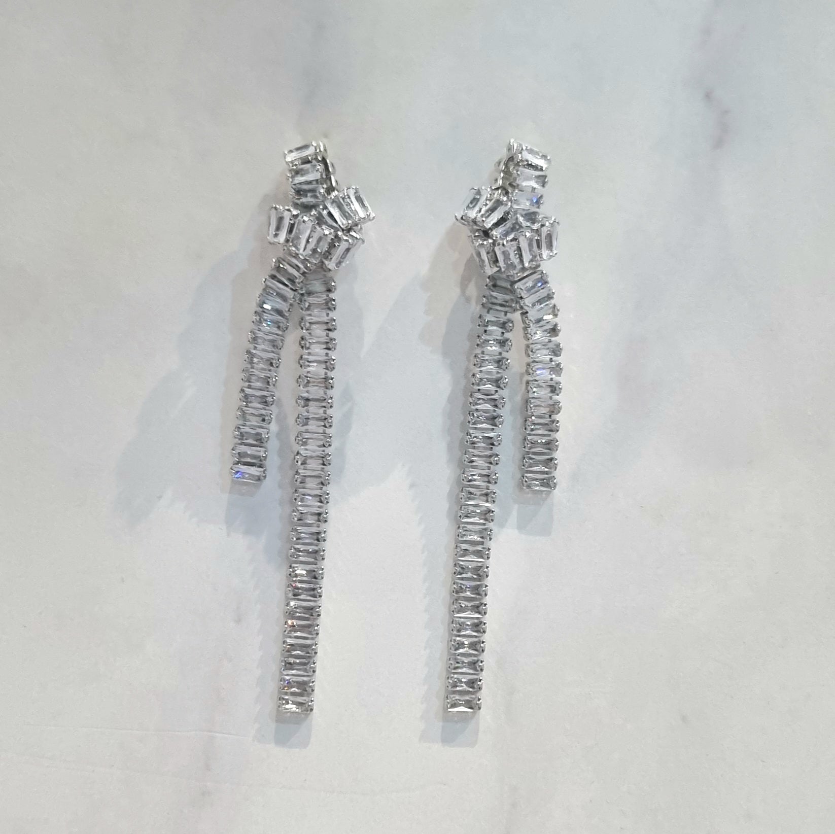AP499 ARETES PLATEADOS NUDO