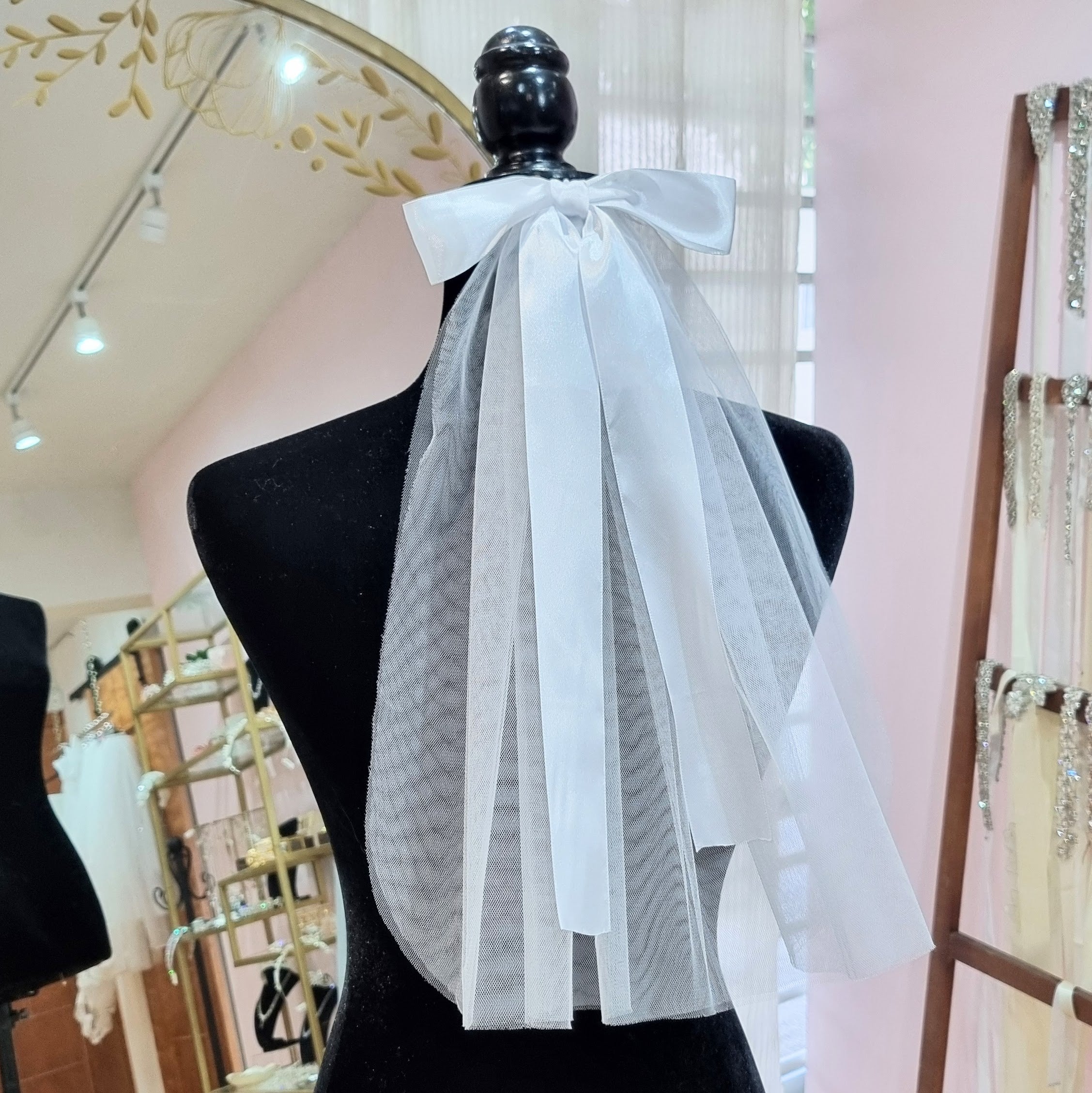 NAZARE Velo corto blanco con  moño