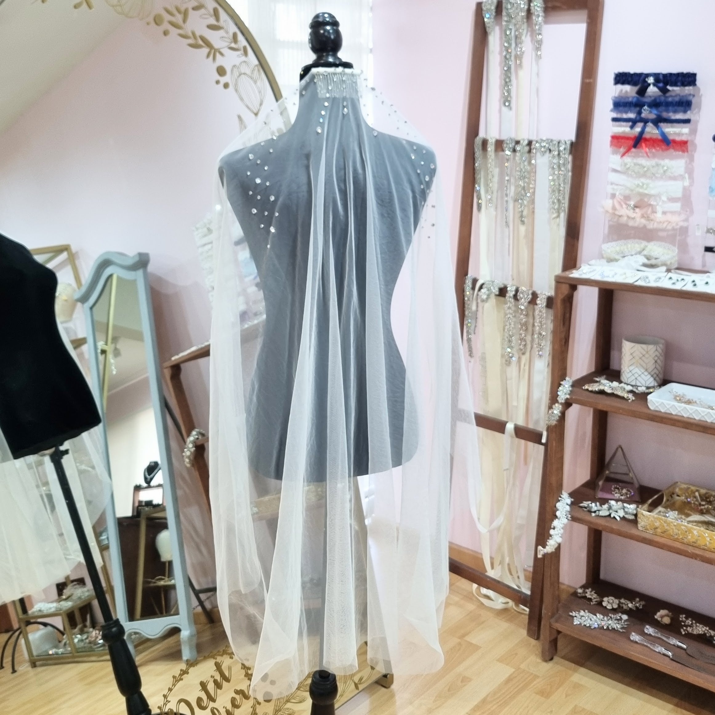 LEIRIA Velo Ivory Corto con cristales