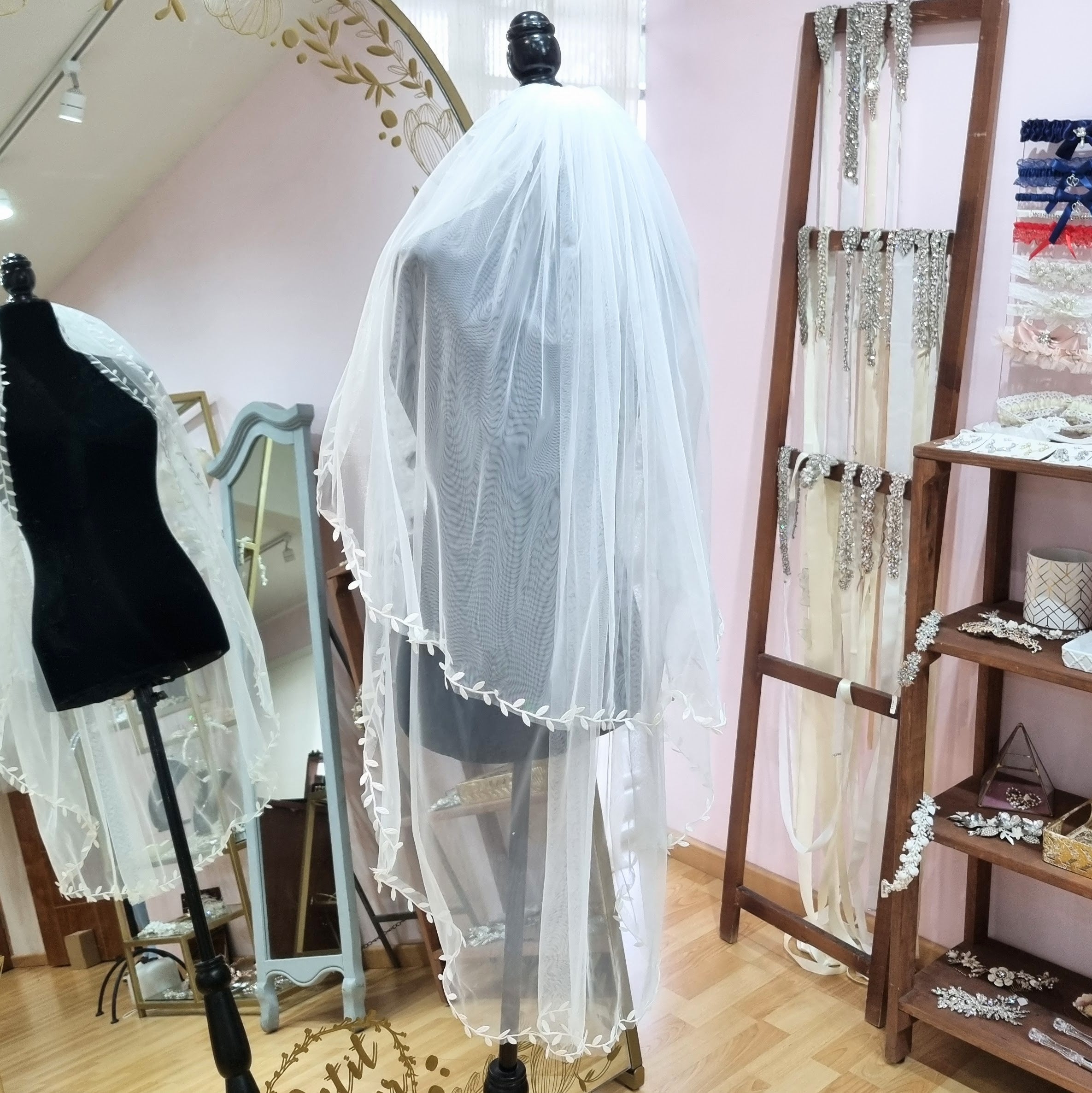 SANTAREM Velo Ivory Corto doble con hojas