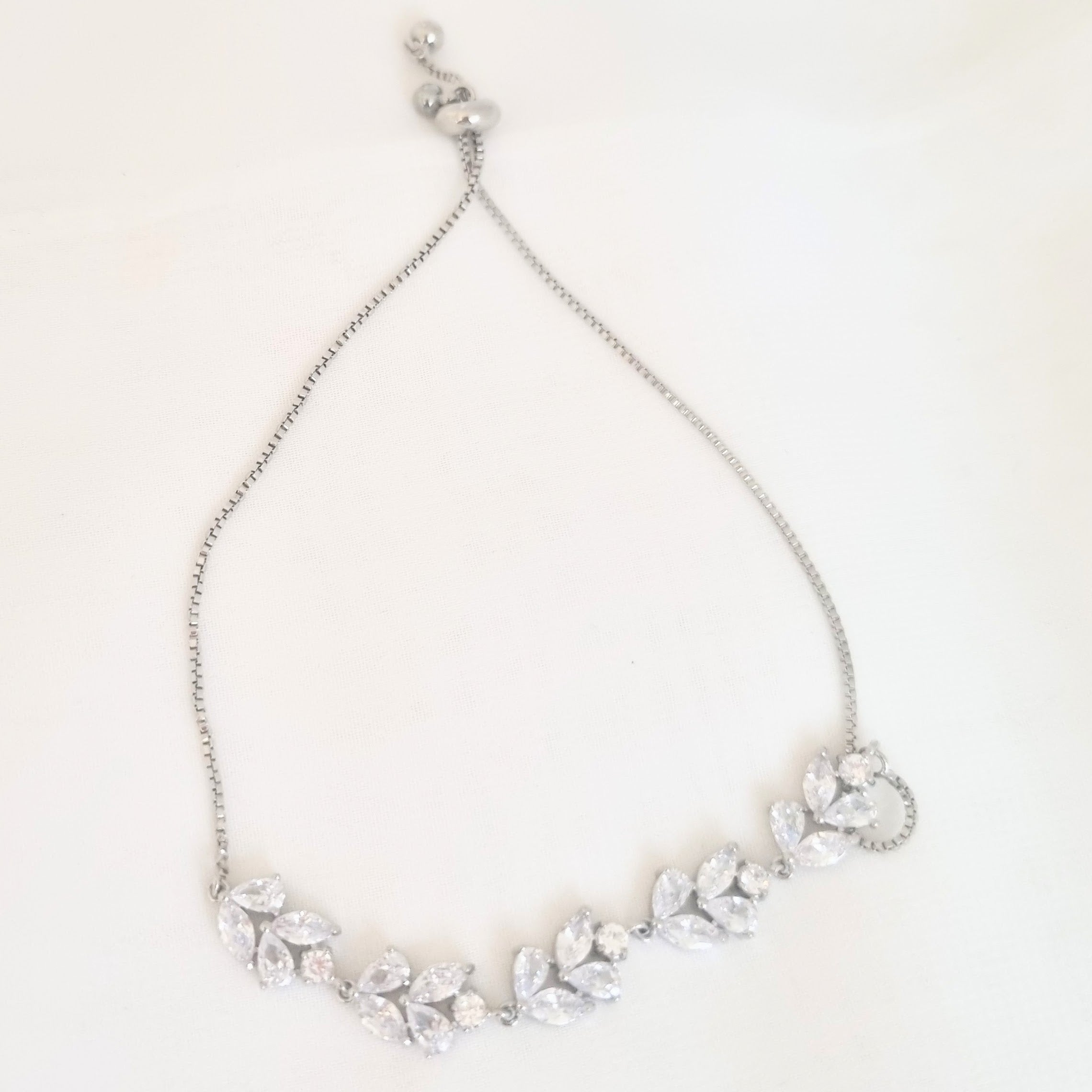 PP811  Pulsera Plateada 5 hojas ajustable