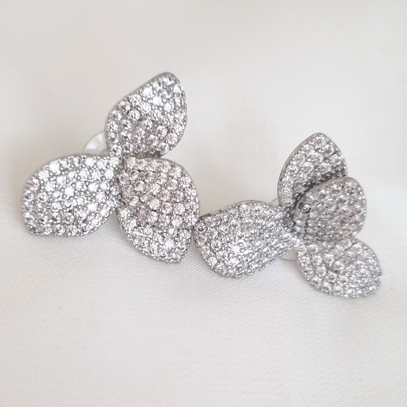 AP869 Aretes Plateados 4 Hojas