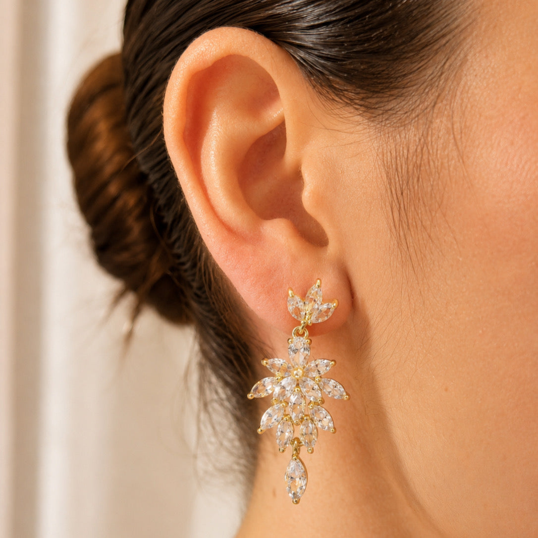AD969 Aretes Dorados Hojitas Colgantes