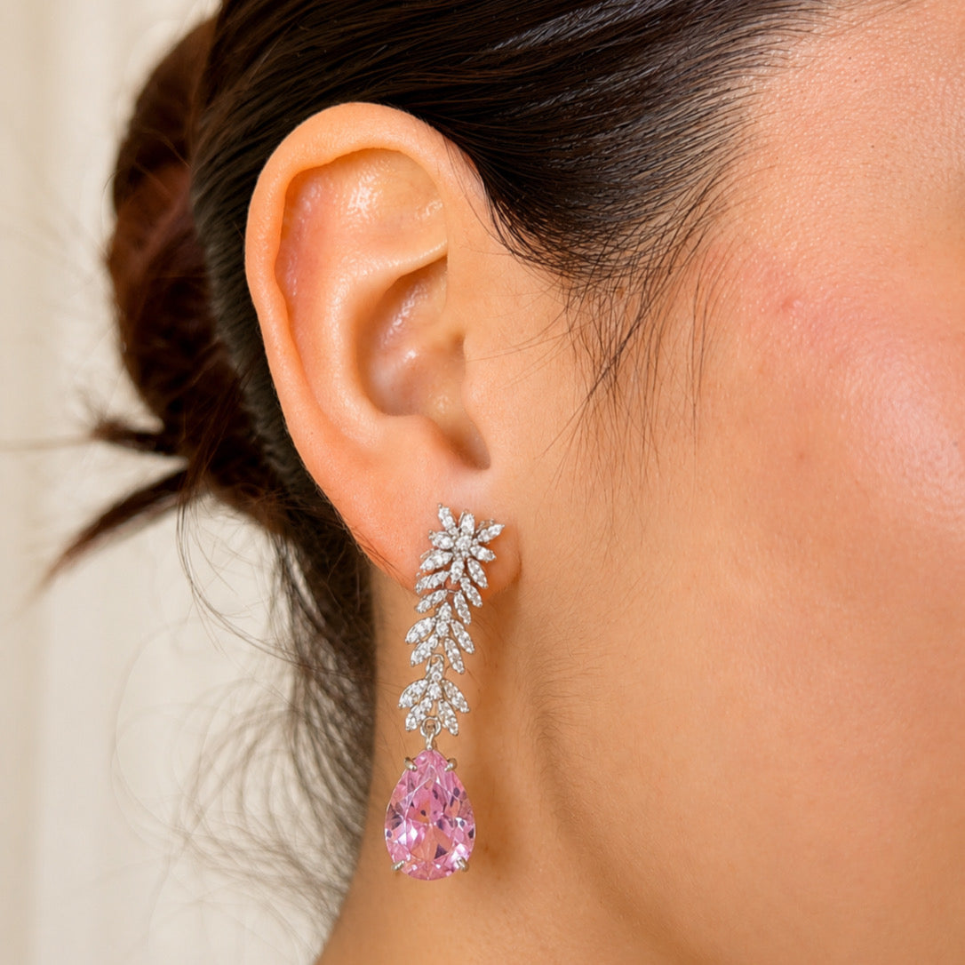AP972 ARETES PLATEADOS LARGOS GOTA ROSA