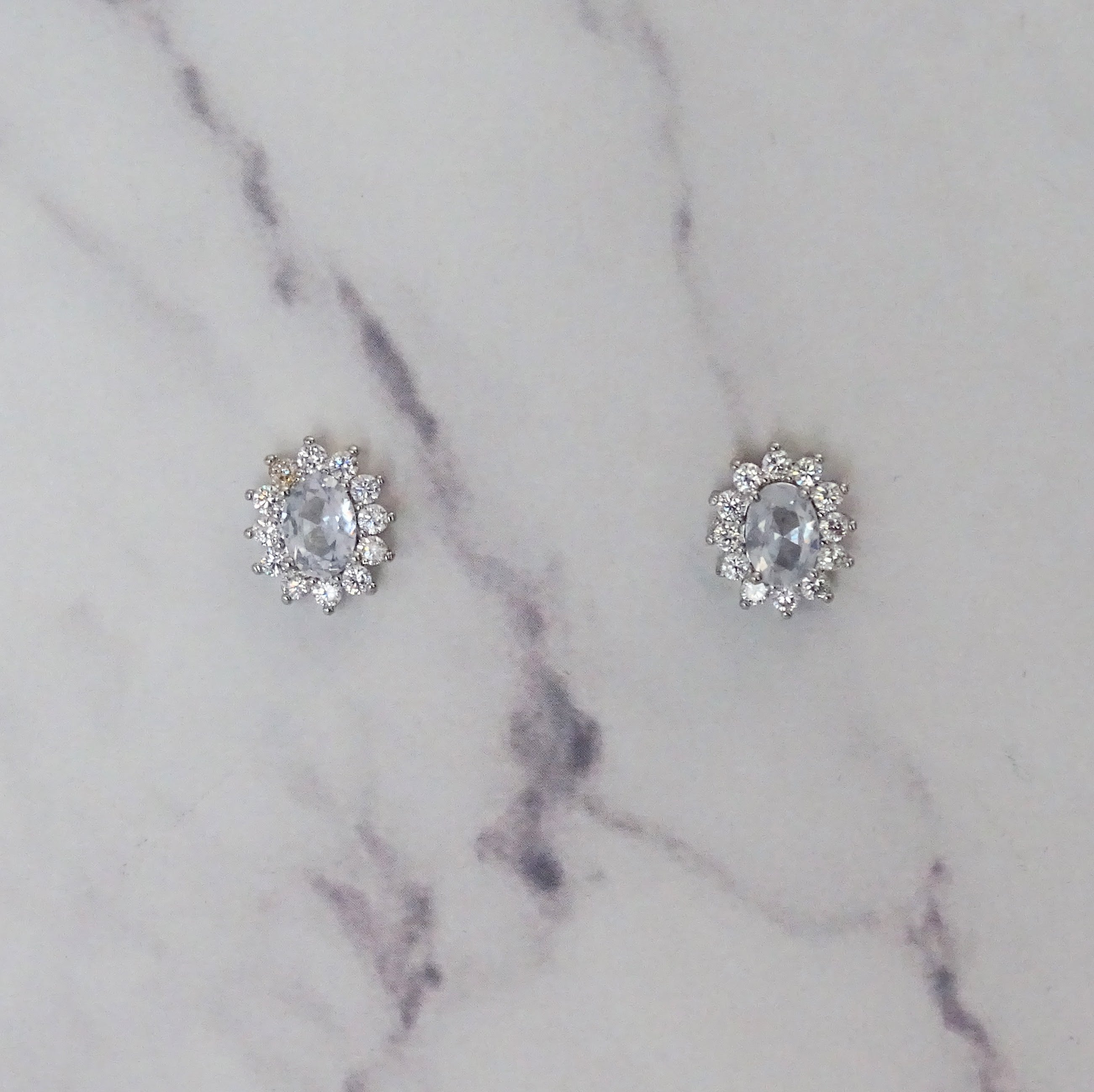 AP339 Aretes Plateados Lady Di