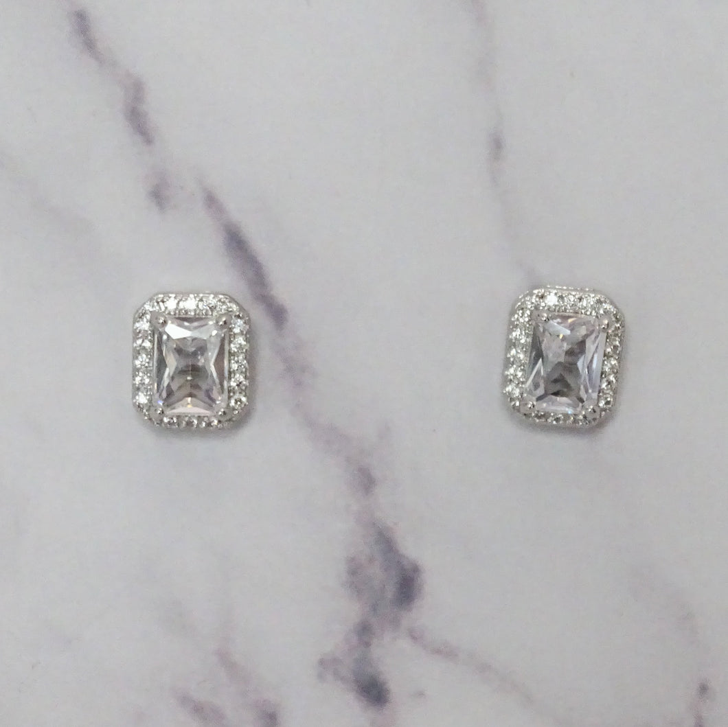 AP338 Aretes Plateados Baguette Transparente