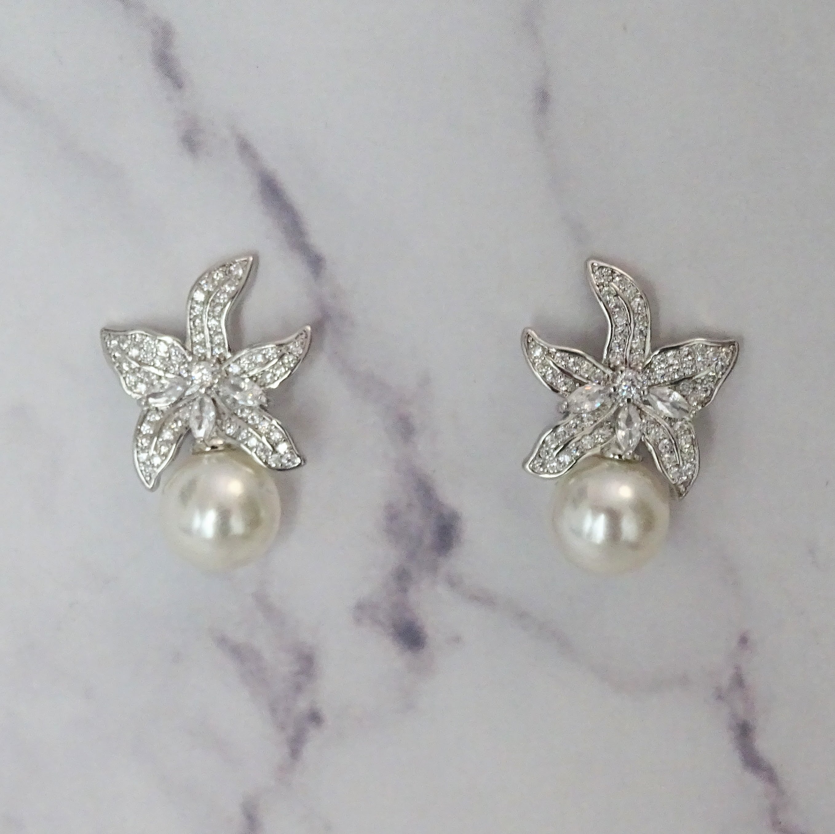 AP343 Aretes Plateados Tomate Flor