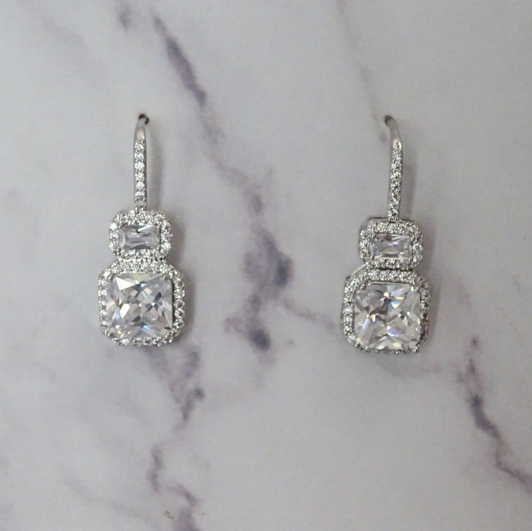 AP346 Aretes Plateados Gancho Transparente Cuadro