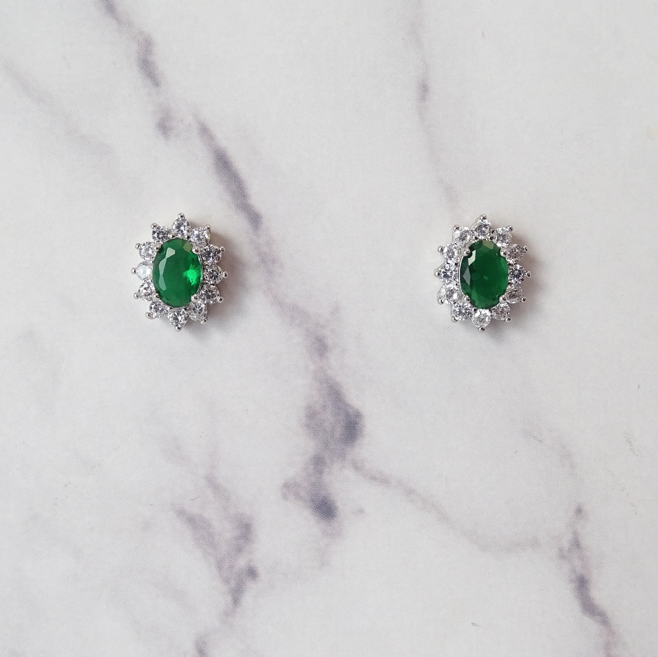 AP385 Aretes Plateados Lady Di Verde