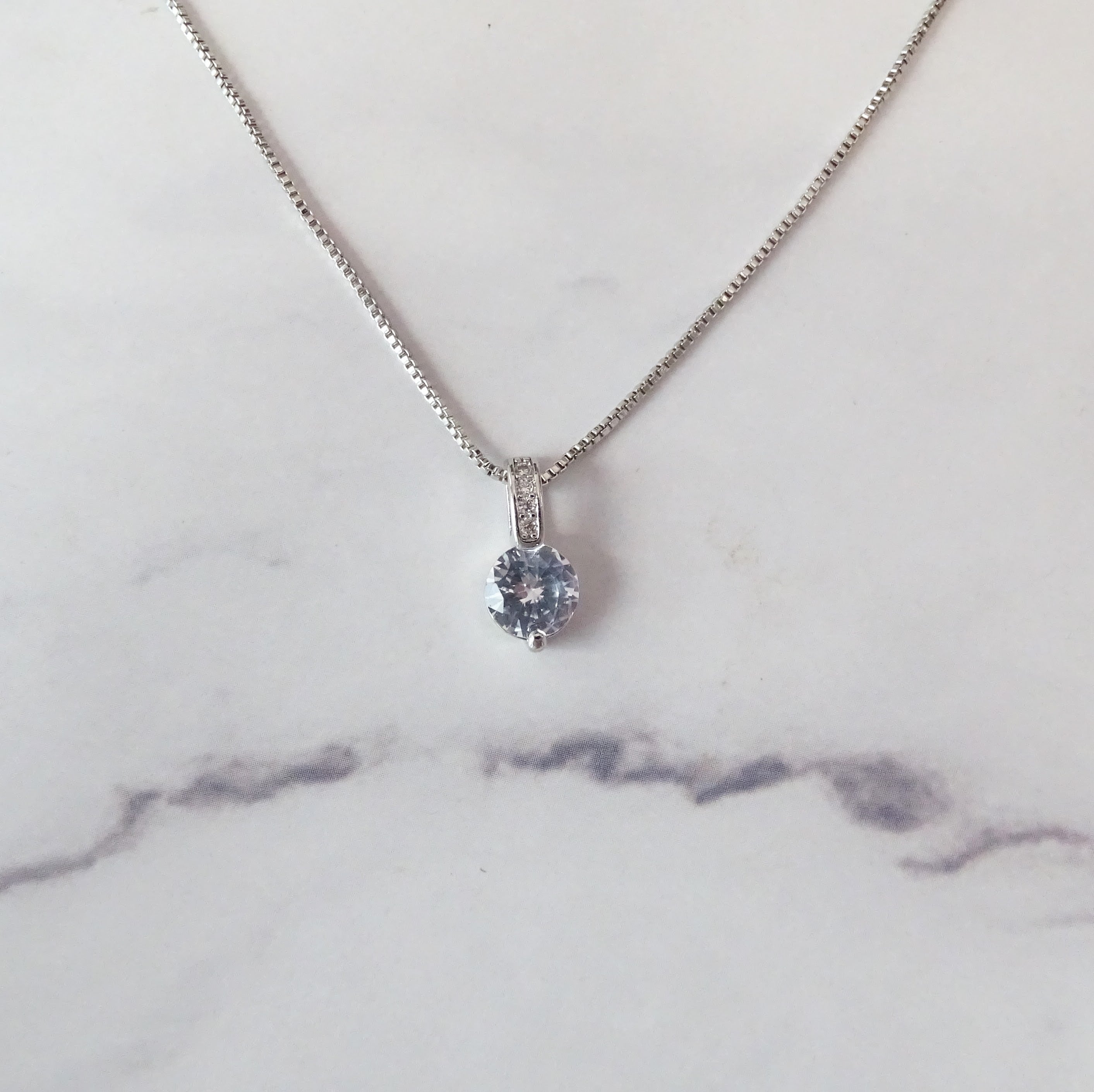 CP394 Collar Plateado Circ con Colgante