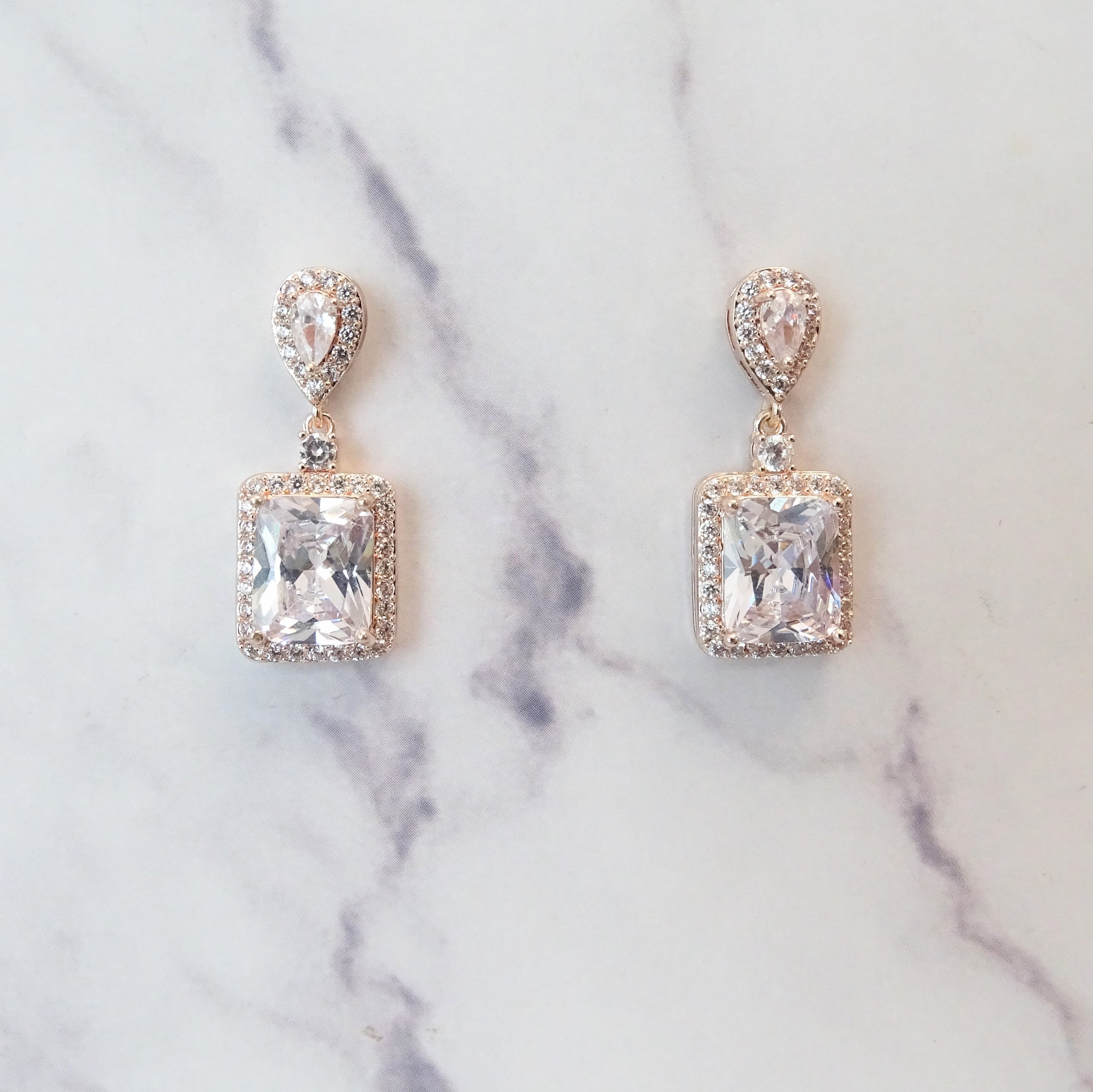 AR416 Aretes Oro Rosa Gota y Baguette