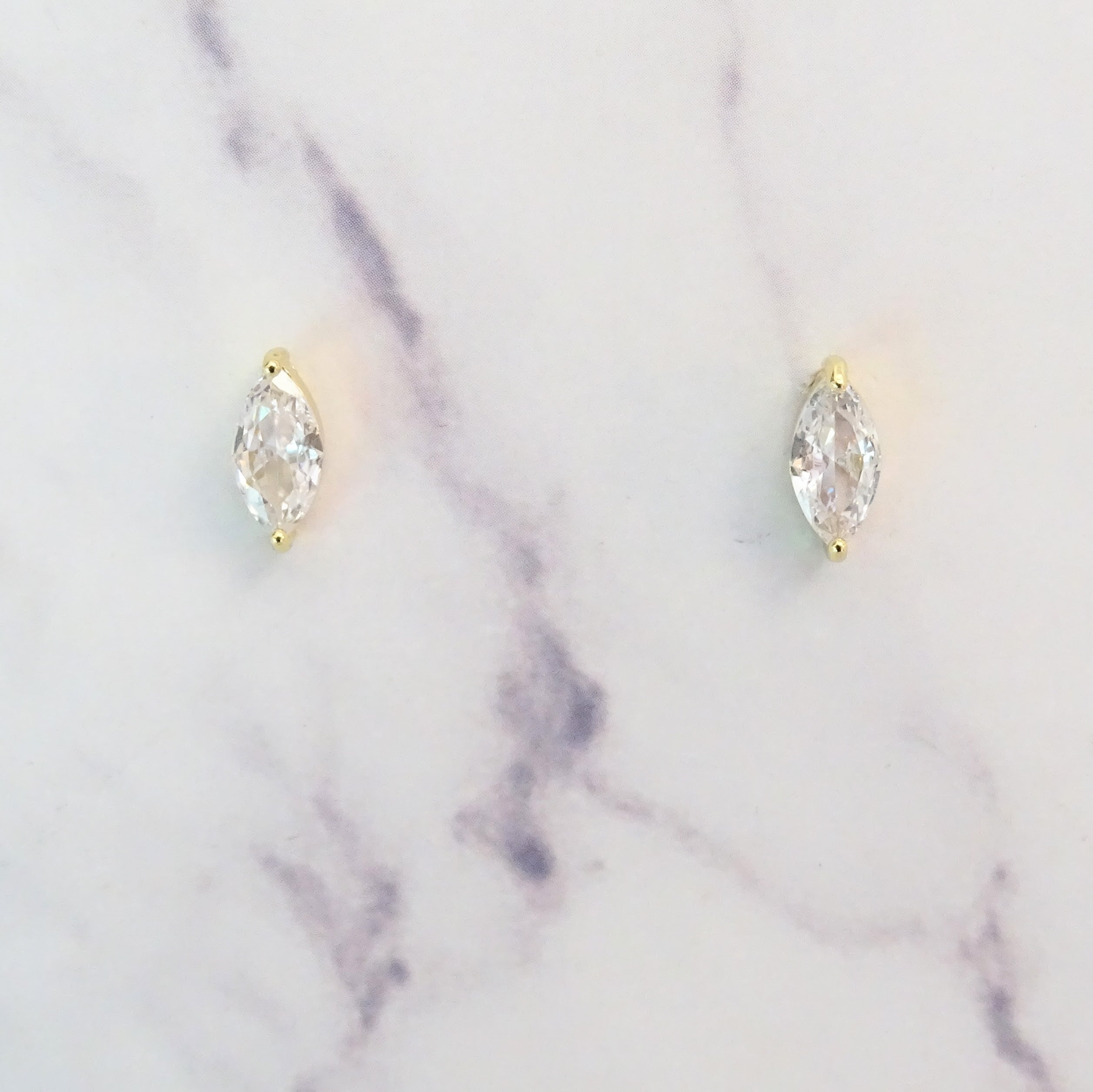 AP447 Aretes Dorados Hoja