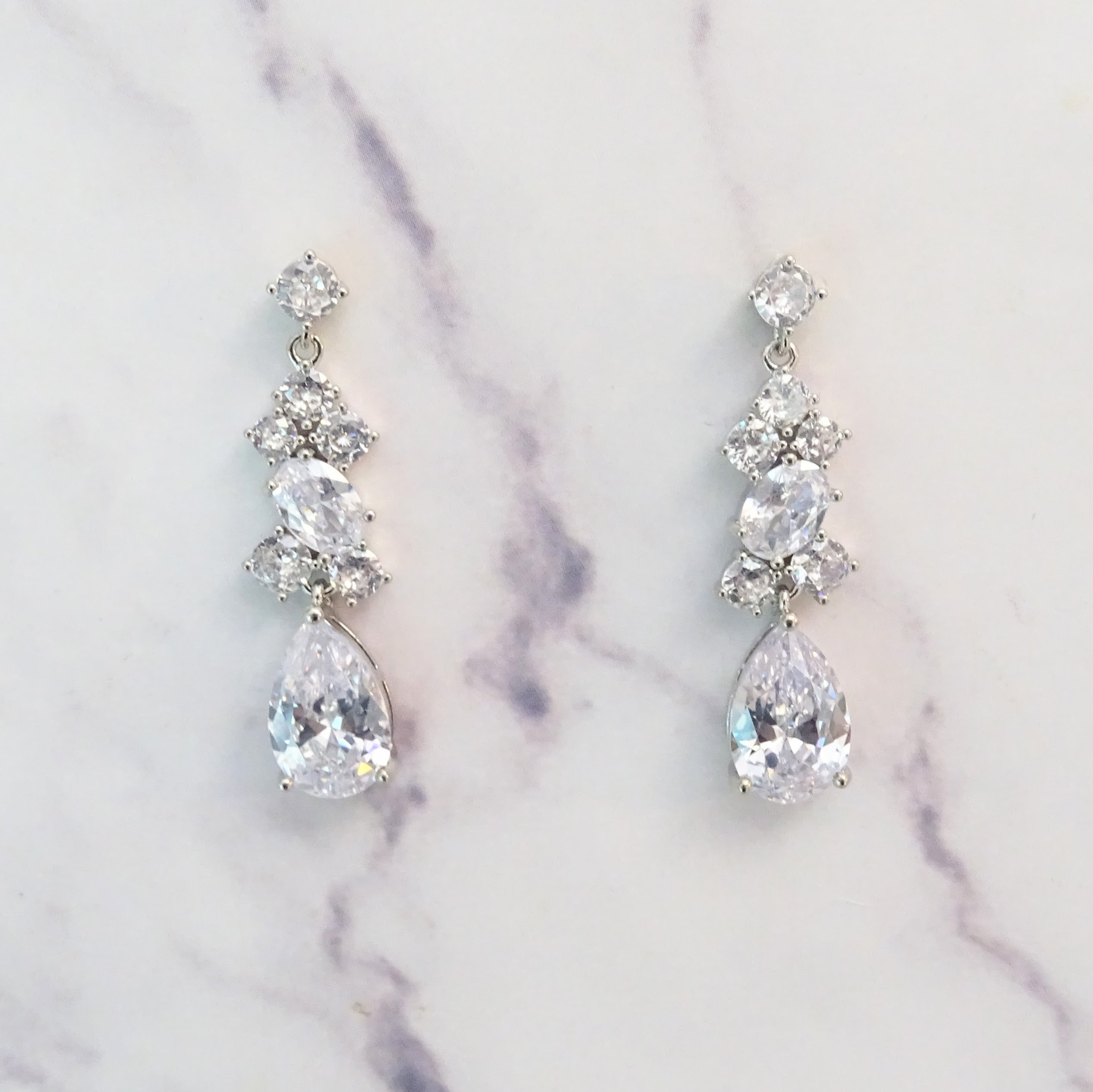 AP435 Aretes Plateados Circ Ovalo con Gota