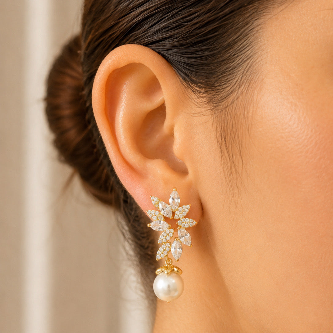 AD973 ARETES DORADOS MARQ Y PERLA REDONDA