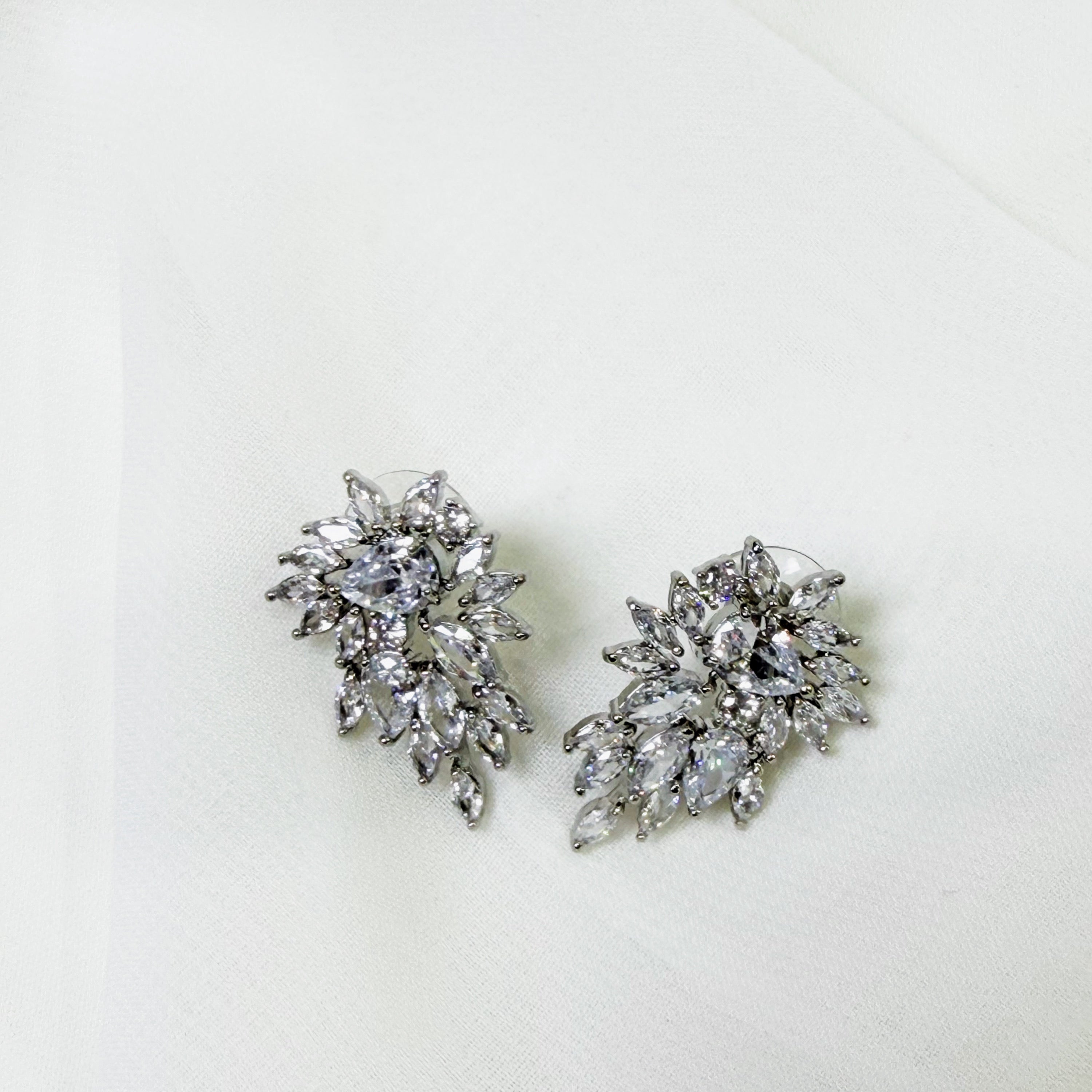 AP974 ARETES PLATEADOS MARQUISE GRANDE LADO