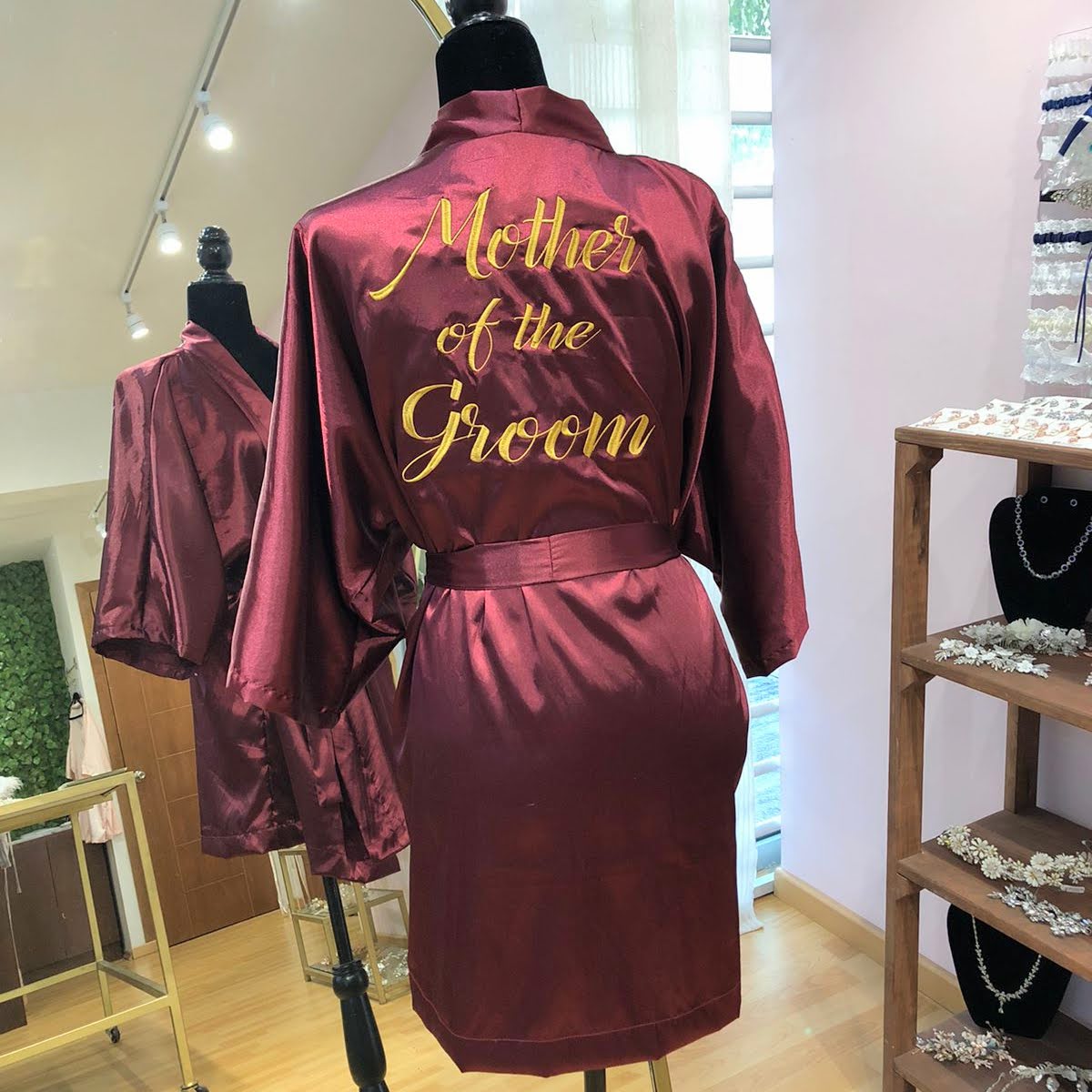 Bata Vino Bordada Entrega Inmediata Mother of the Groom Talla M