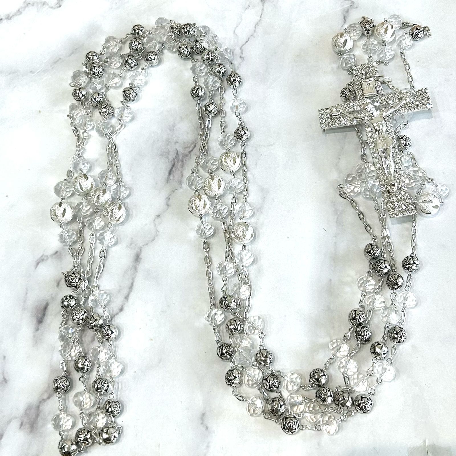 L963 Lazo Chapa de Plata con flores esfera