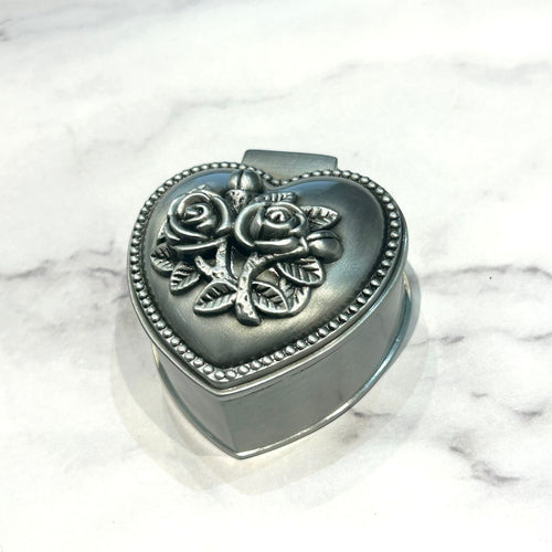 ARR730 Cofre para arras de corazón y rosas