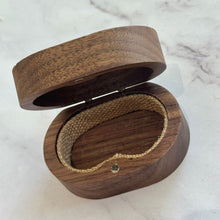 Cargar imagen en el visor de la galería, ARR508 Cofre para arras madera ovalado