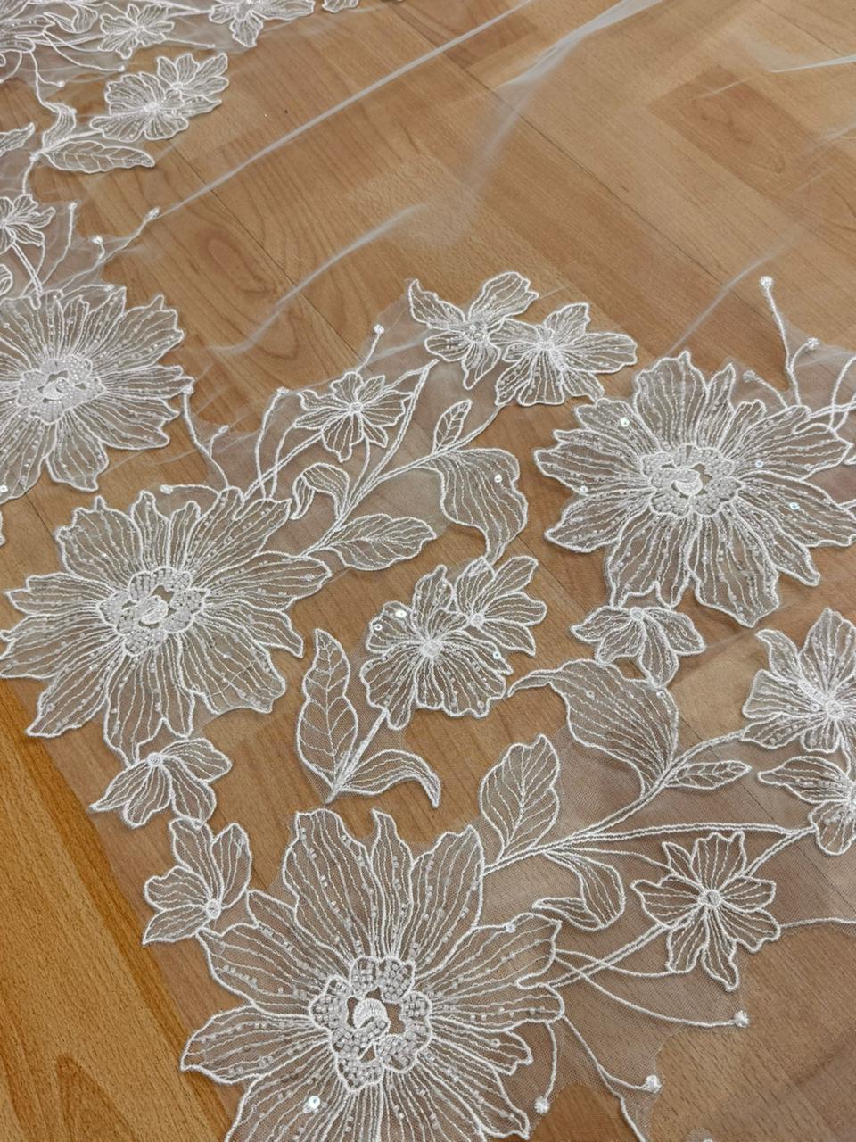 AVILES Velo Ivory de 4 metros con Flores y Lentejuelas Abajo