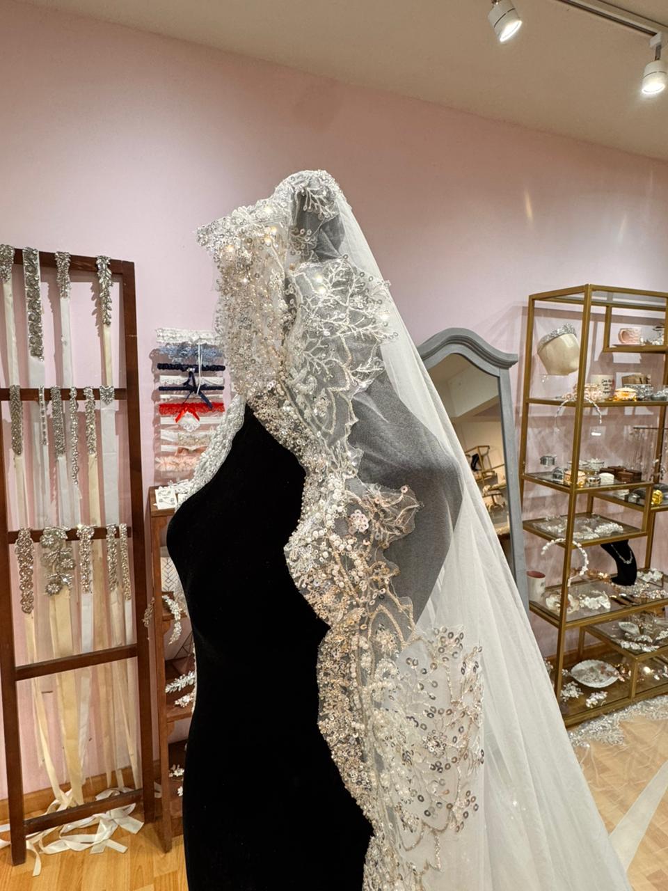 ZAMORA Mantilla Ivory de 4 metros con Lentejuelas Completo