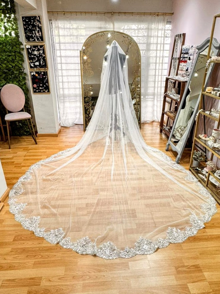 ZAMORA Mantilla Ivory de 4 metros con Lentejuelas Completo