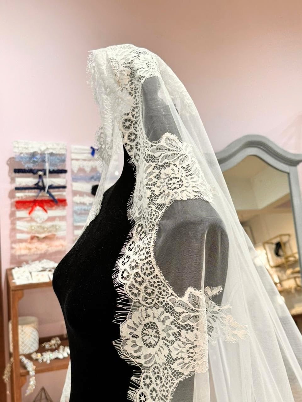 SANTANDER Mantilla Ivory 3 mts con Encaje de Flores