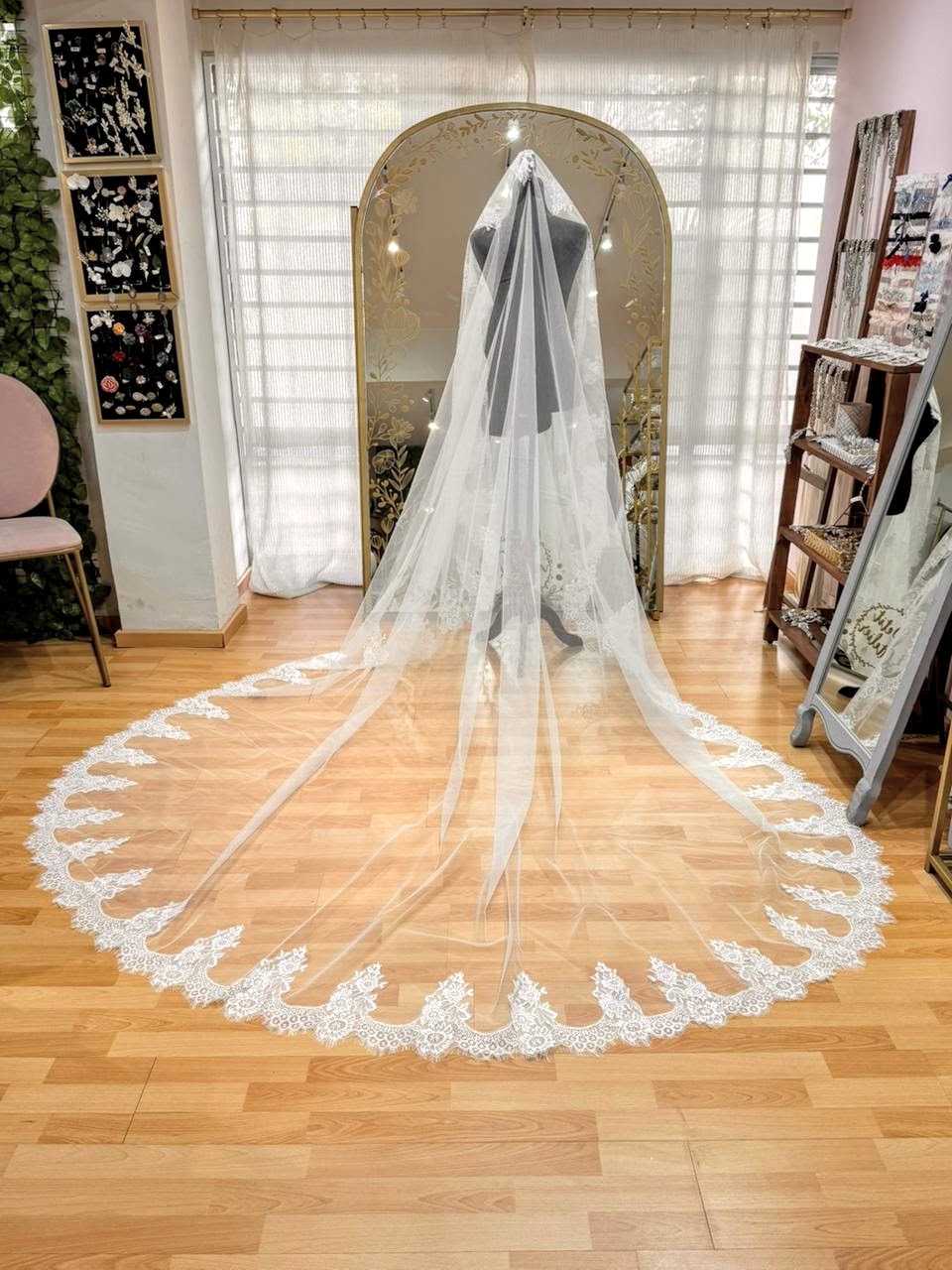 SANTANDER Mantilla Ivory 3 mts con Encaje de Flores