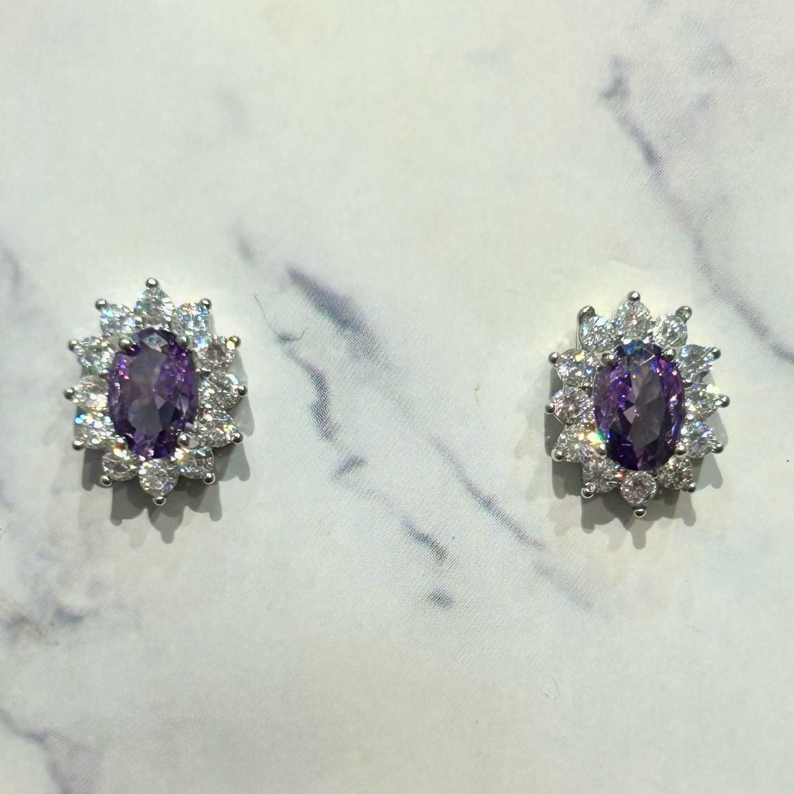 AP382 Aretes Plateados con Lila Lady Di