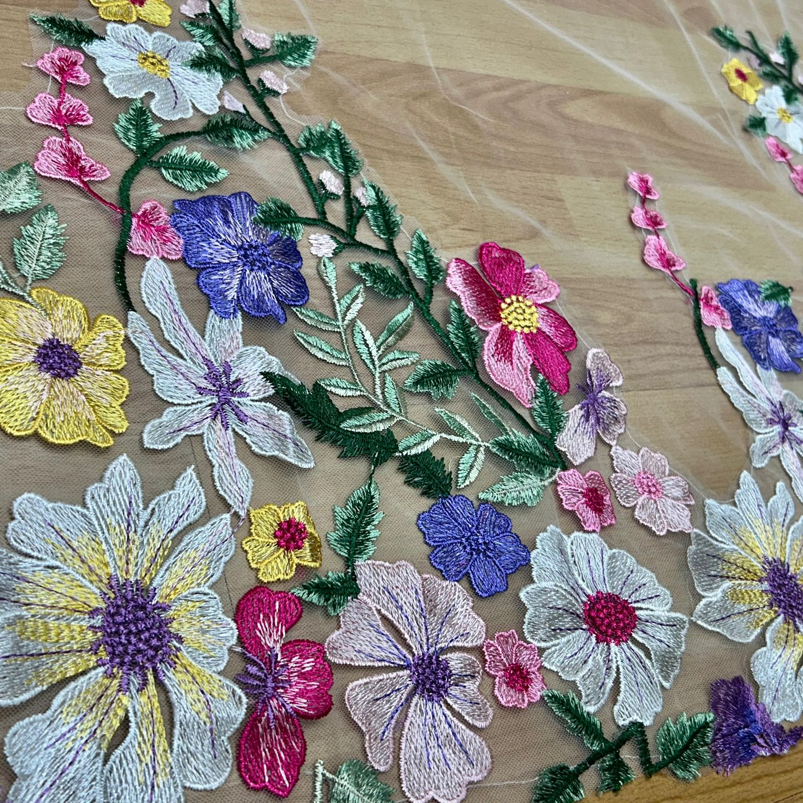 LINAI Velo ivory 3 mts con encaje floral en parte de abajo colores